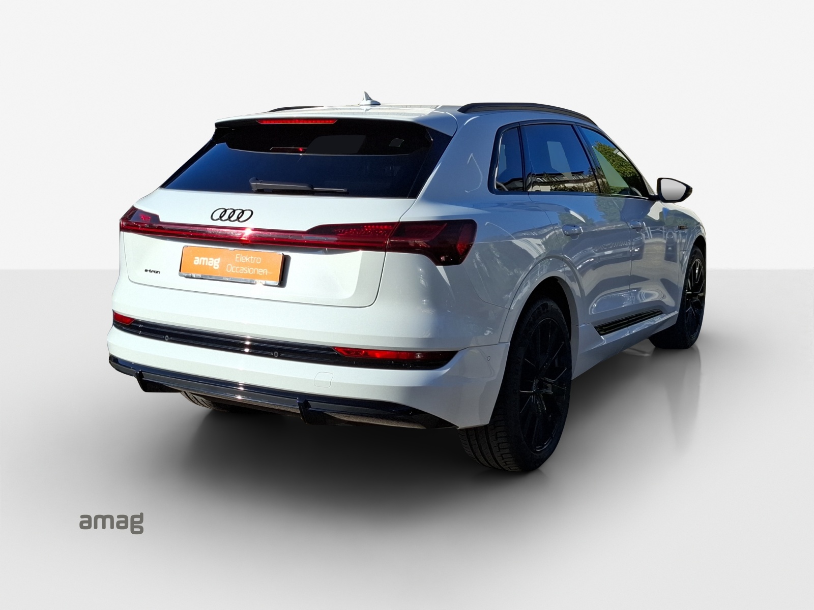 AUDI e-tron 55 S Line Black Edition quattro-image-5