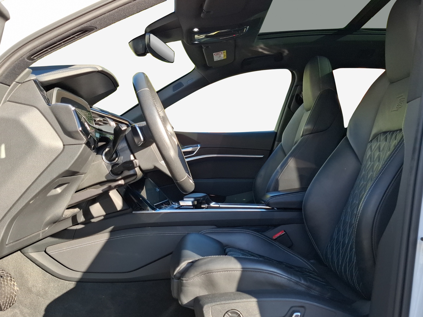 AUDI e-tron 55 S Line Black Edition quattro-image-8