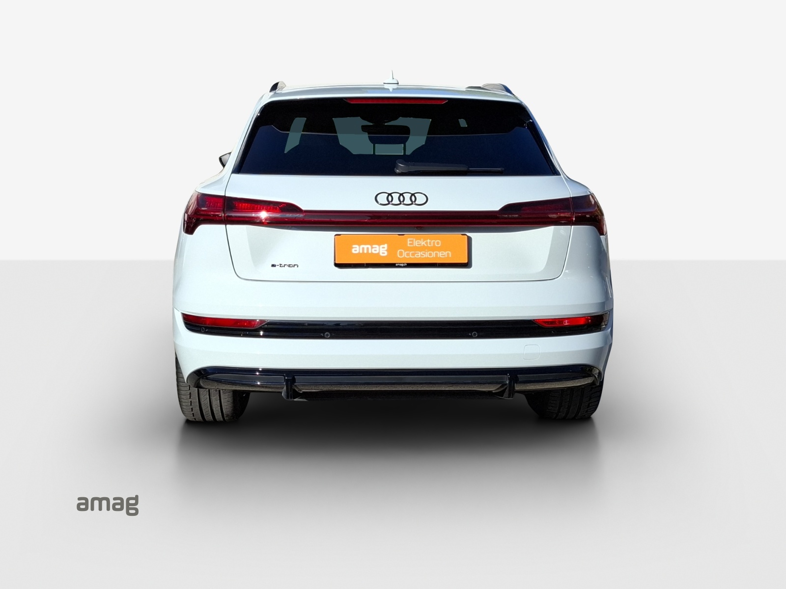 AUDI e-tron 55 S Line Black Edition quattro-image-4