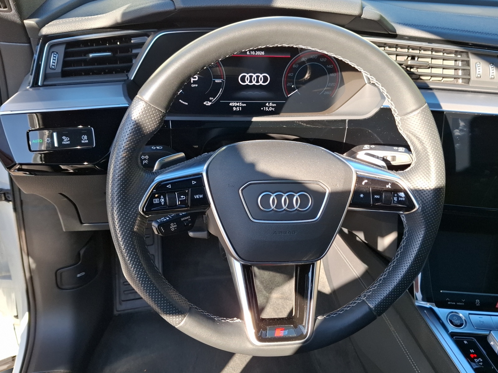 AUDI e-tron 55 S Line Black Edition quattro-image-10