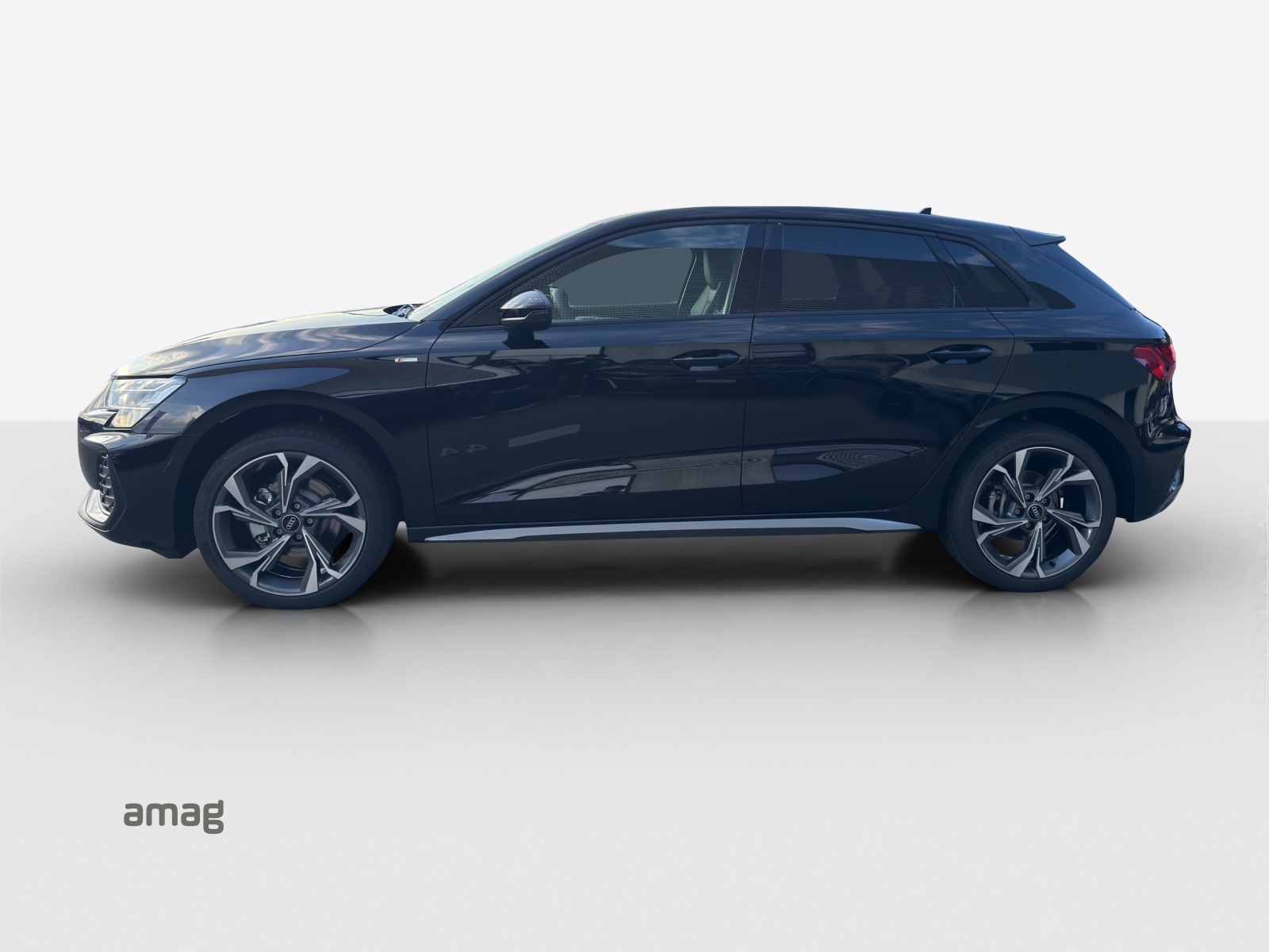 AUDI A3 Sportback TFSI 110 kW S line Attraction S tronic-image-1
