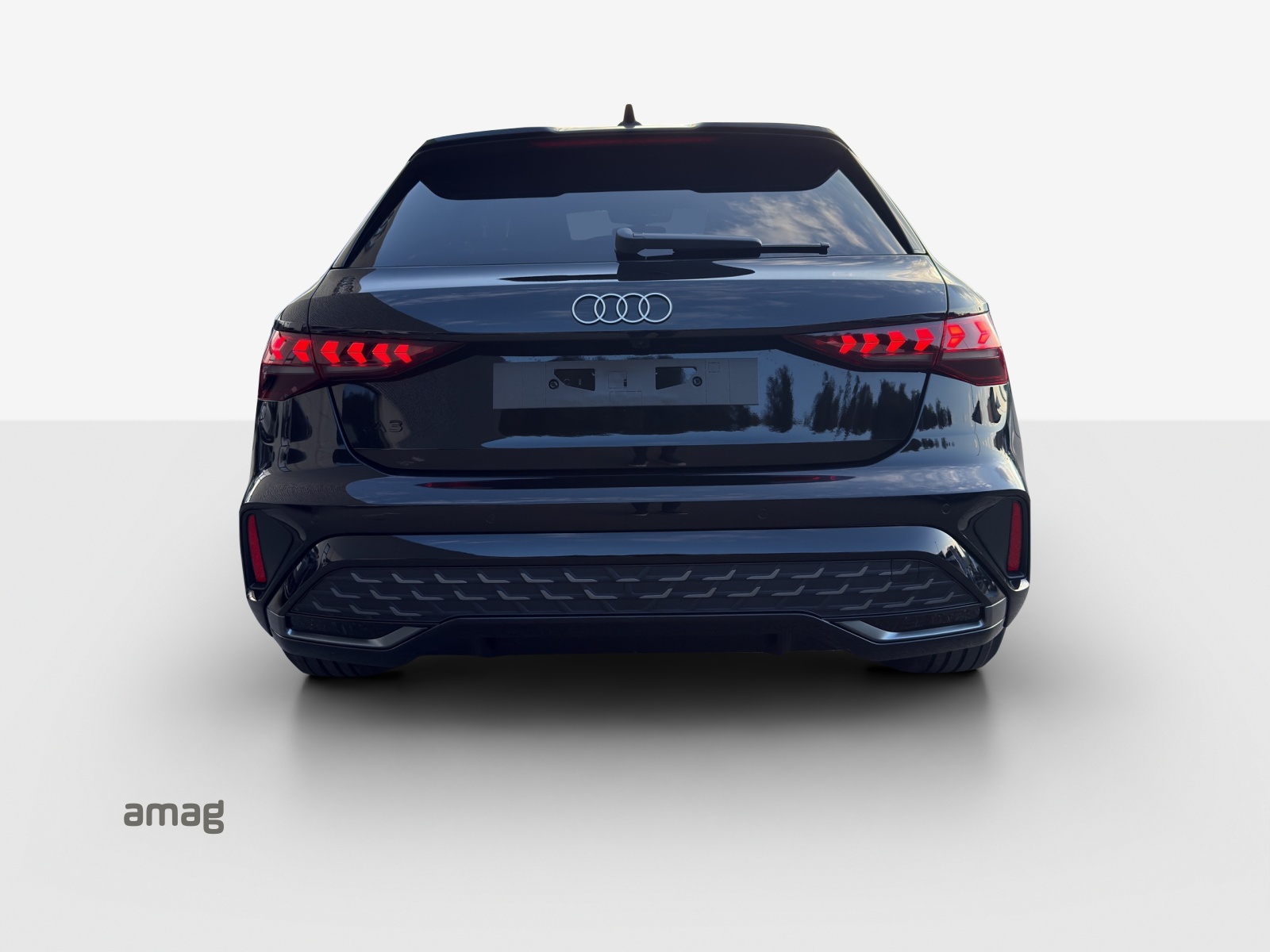 AUDI A3 Sportback TFSI 110 kW S line Attraction S tronic-image-3