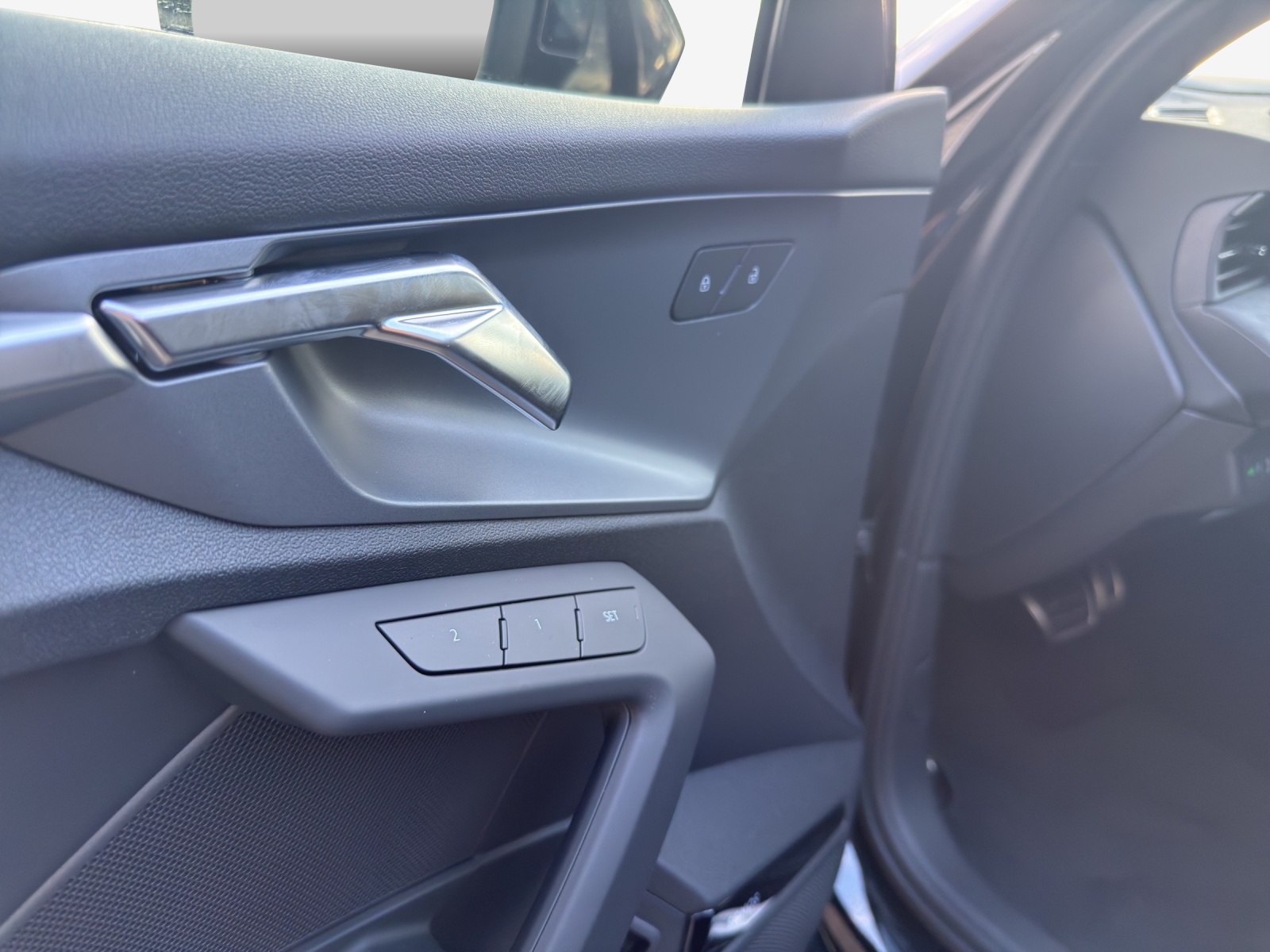 AUDI A3 Sportback TFSI 110 kW S line Attraction S tronic-image-15