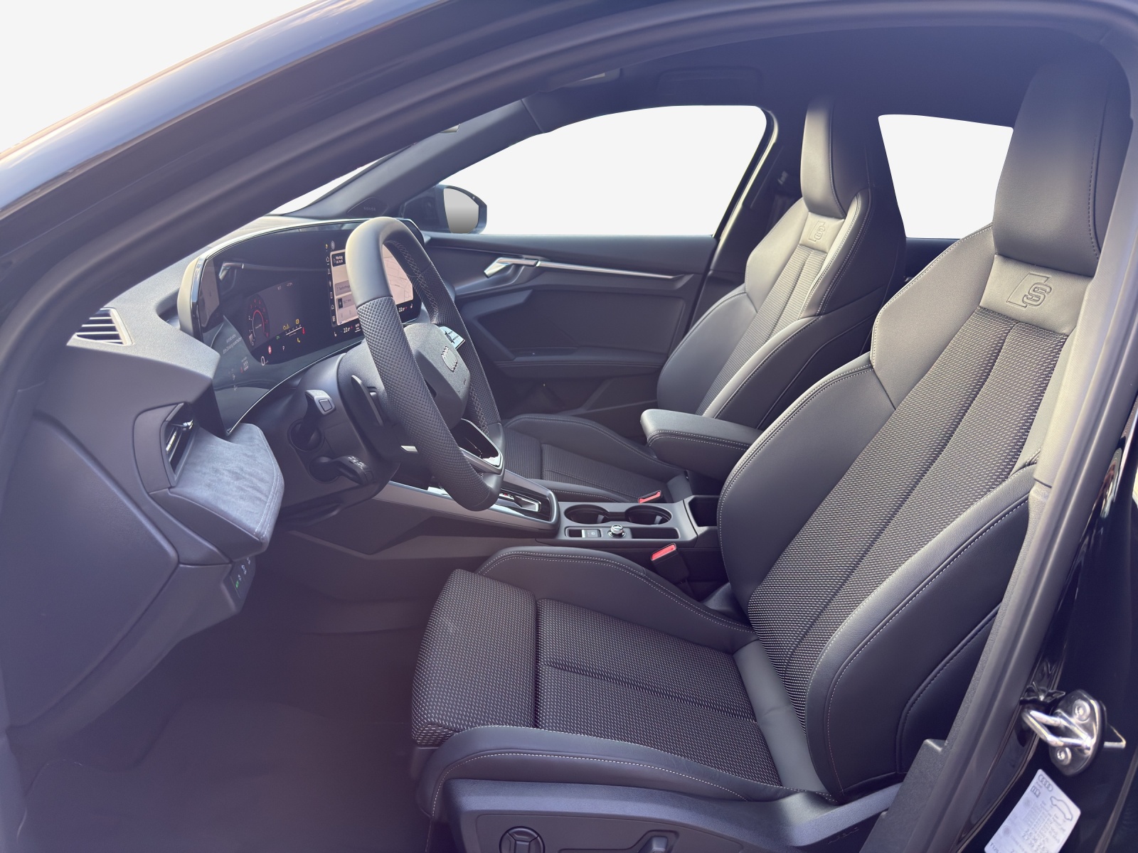 AUDI A3 Sportback TFSI 110 kW S line Attraction S tronic-image-7