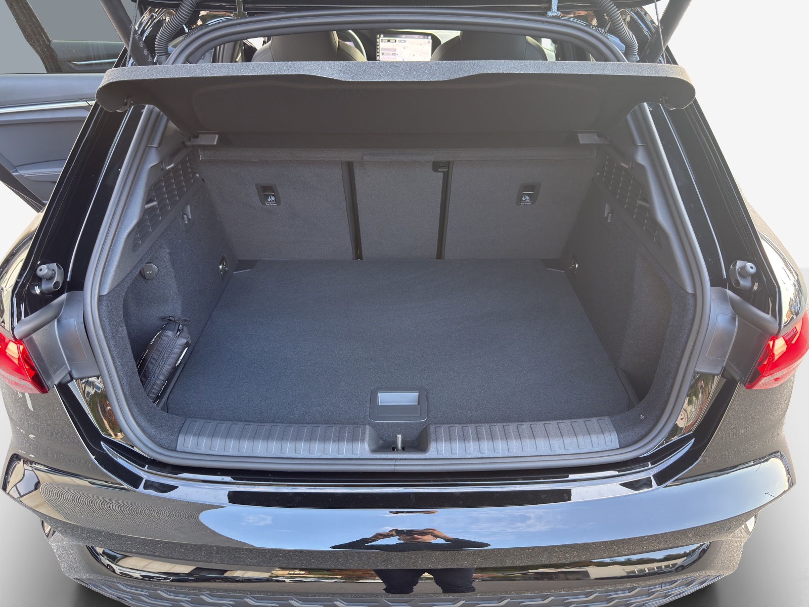 AUDI A3 Sportback TFSI 110 kW S line Attraction S tronic-image-12