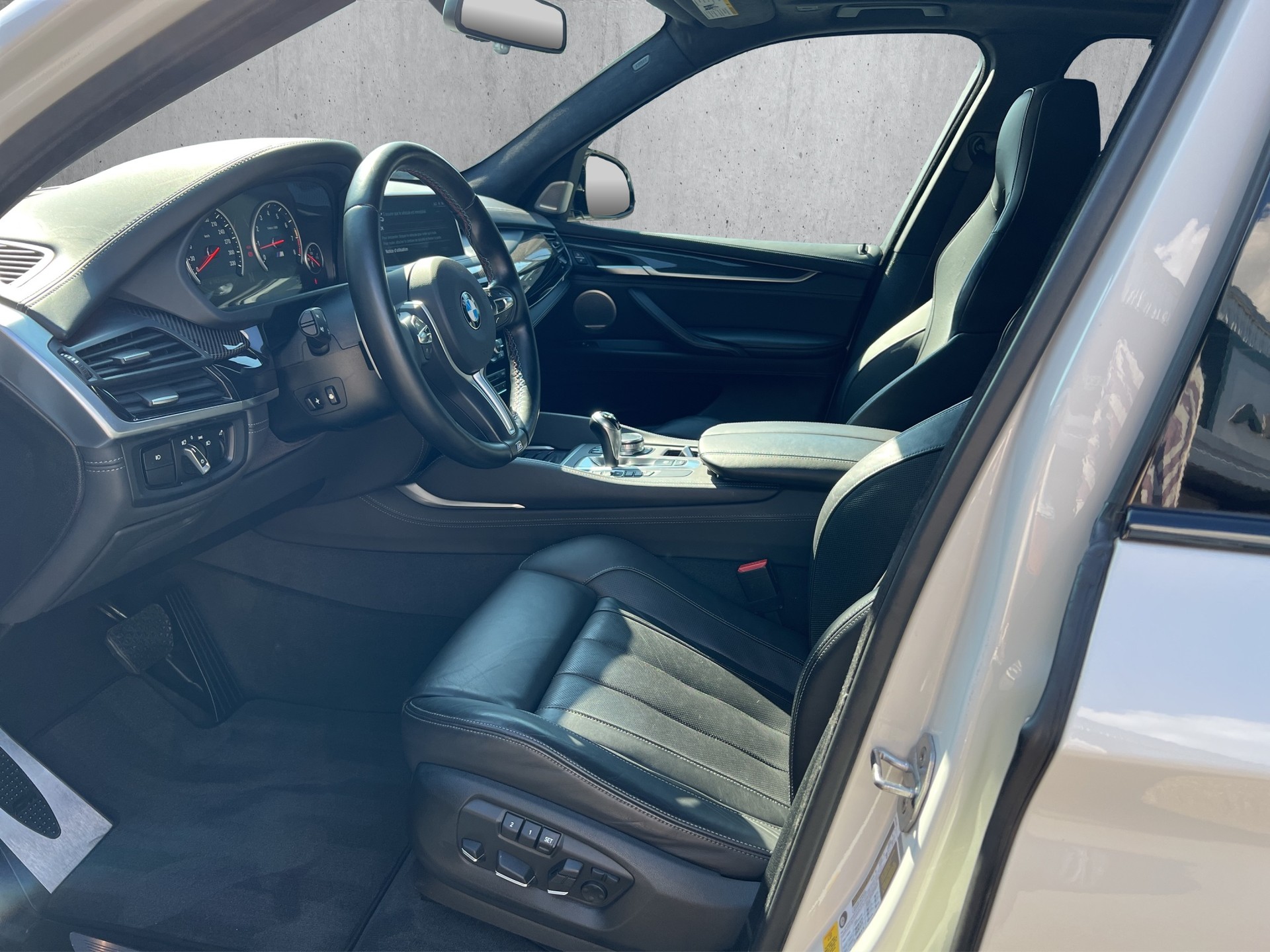 BMW X5M-image-12
