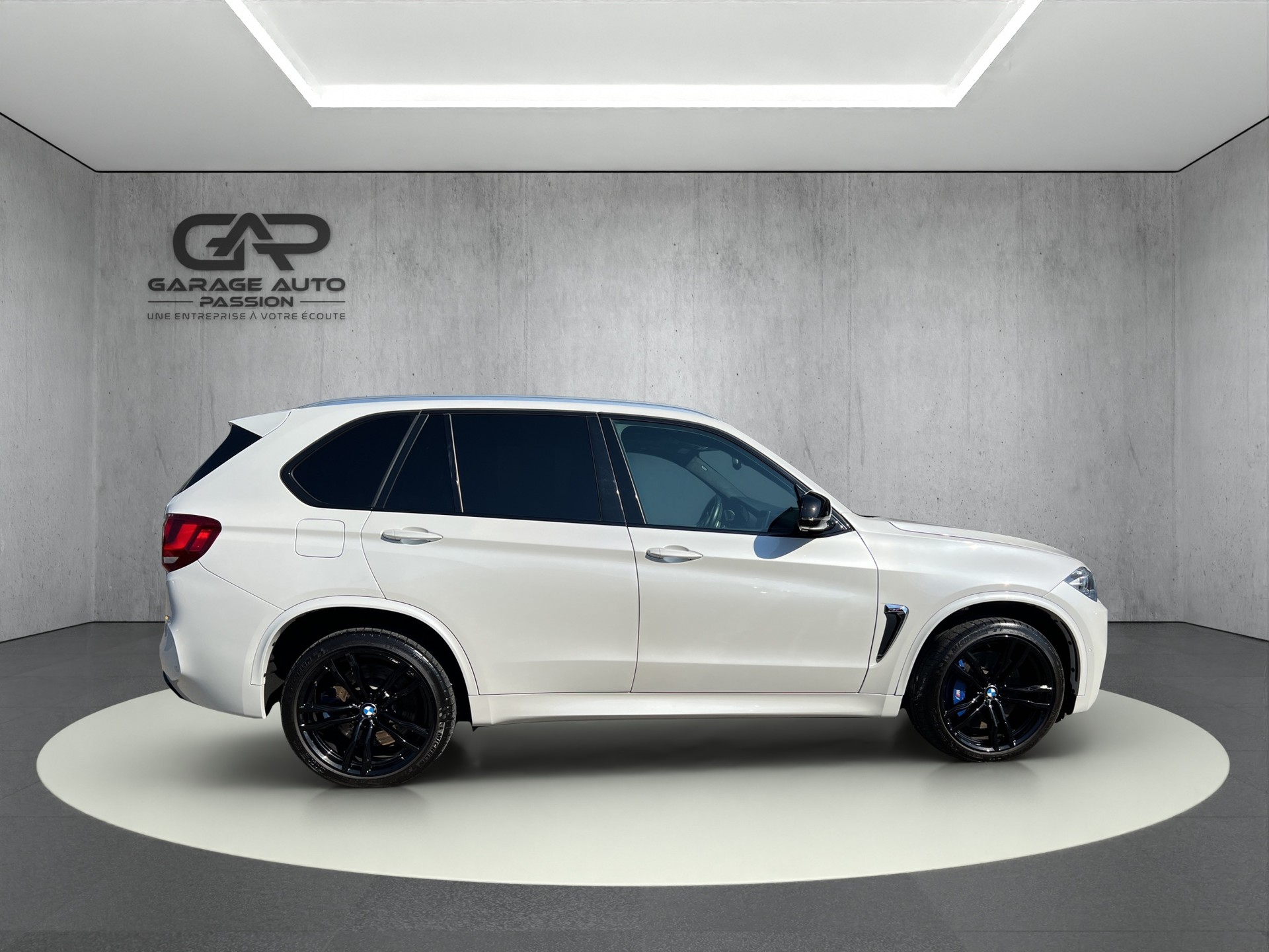 BMW X5M-image-3