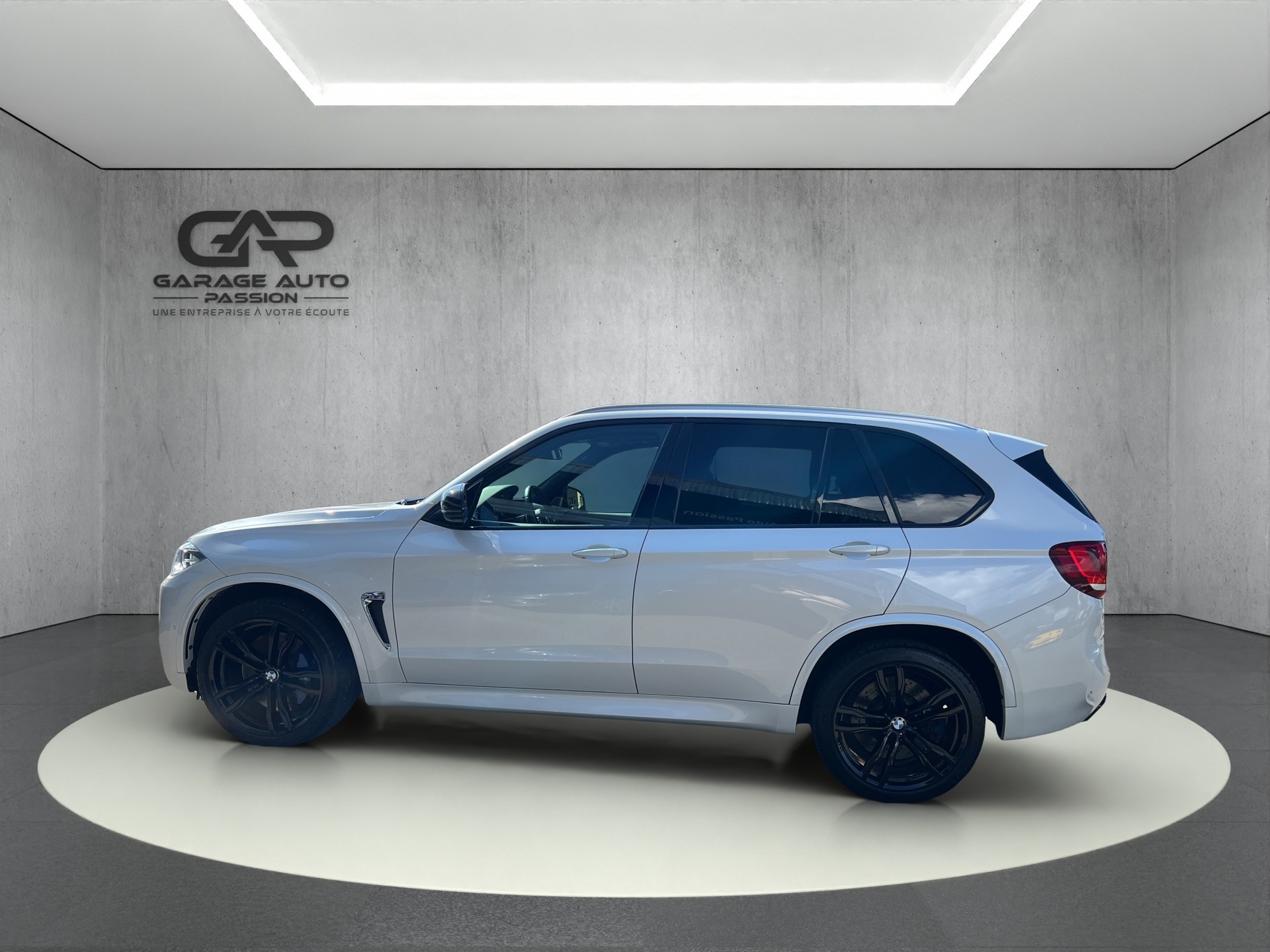 BMW X5M-image-1