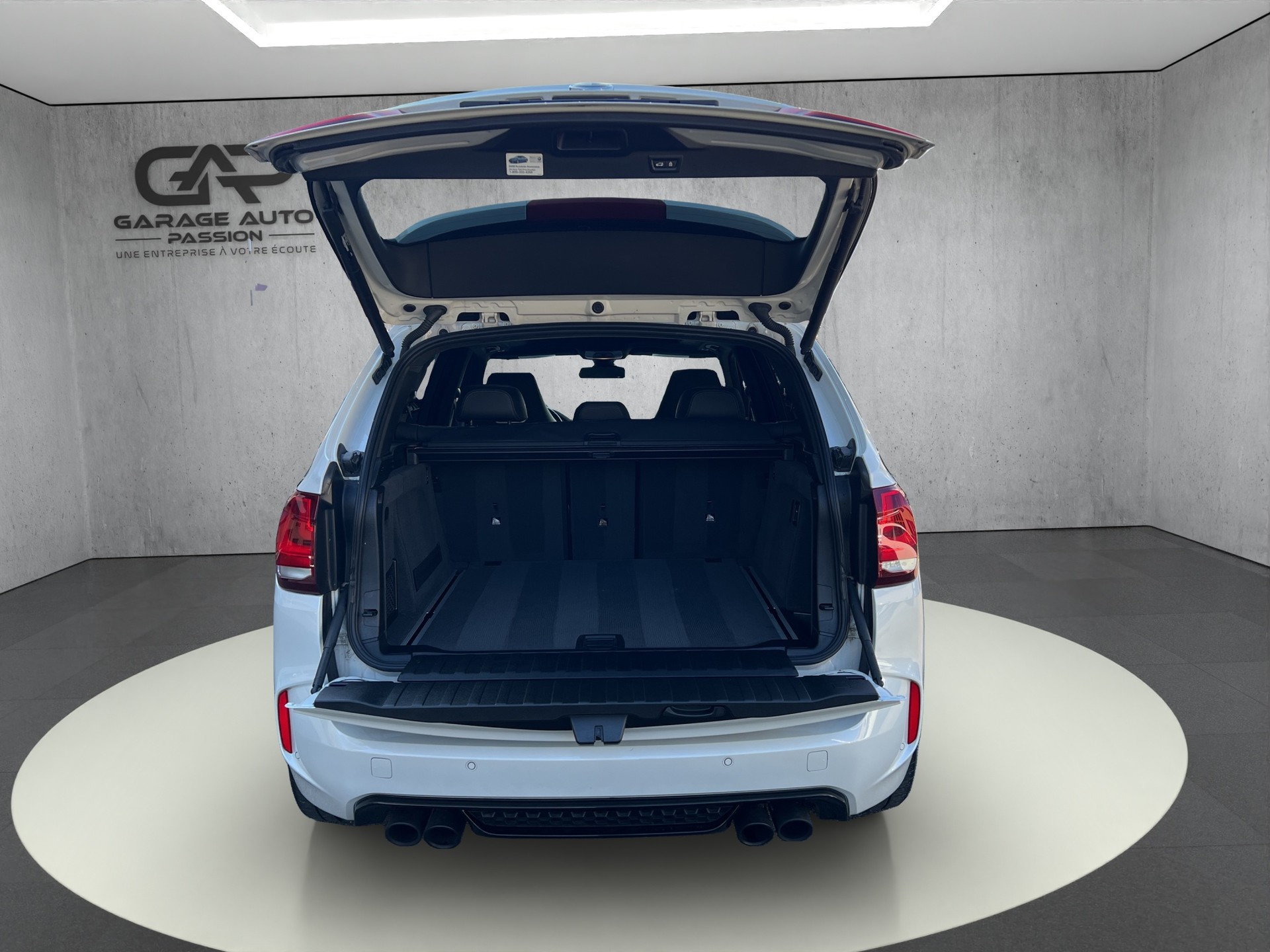 BMW X5M-image-15