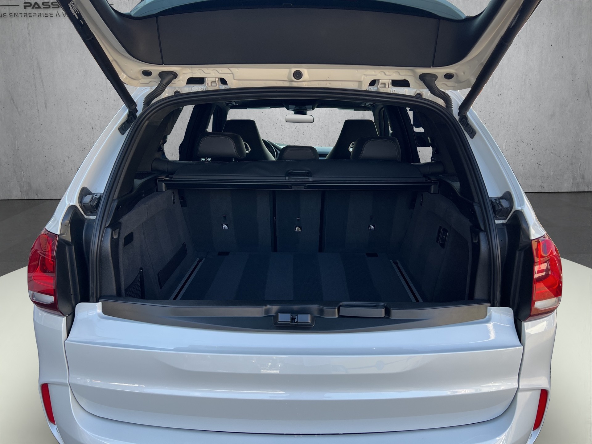 BMW X5M-image-16