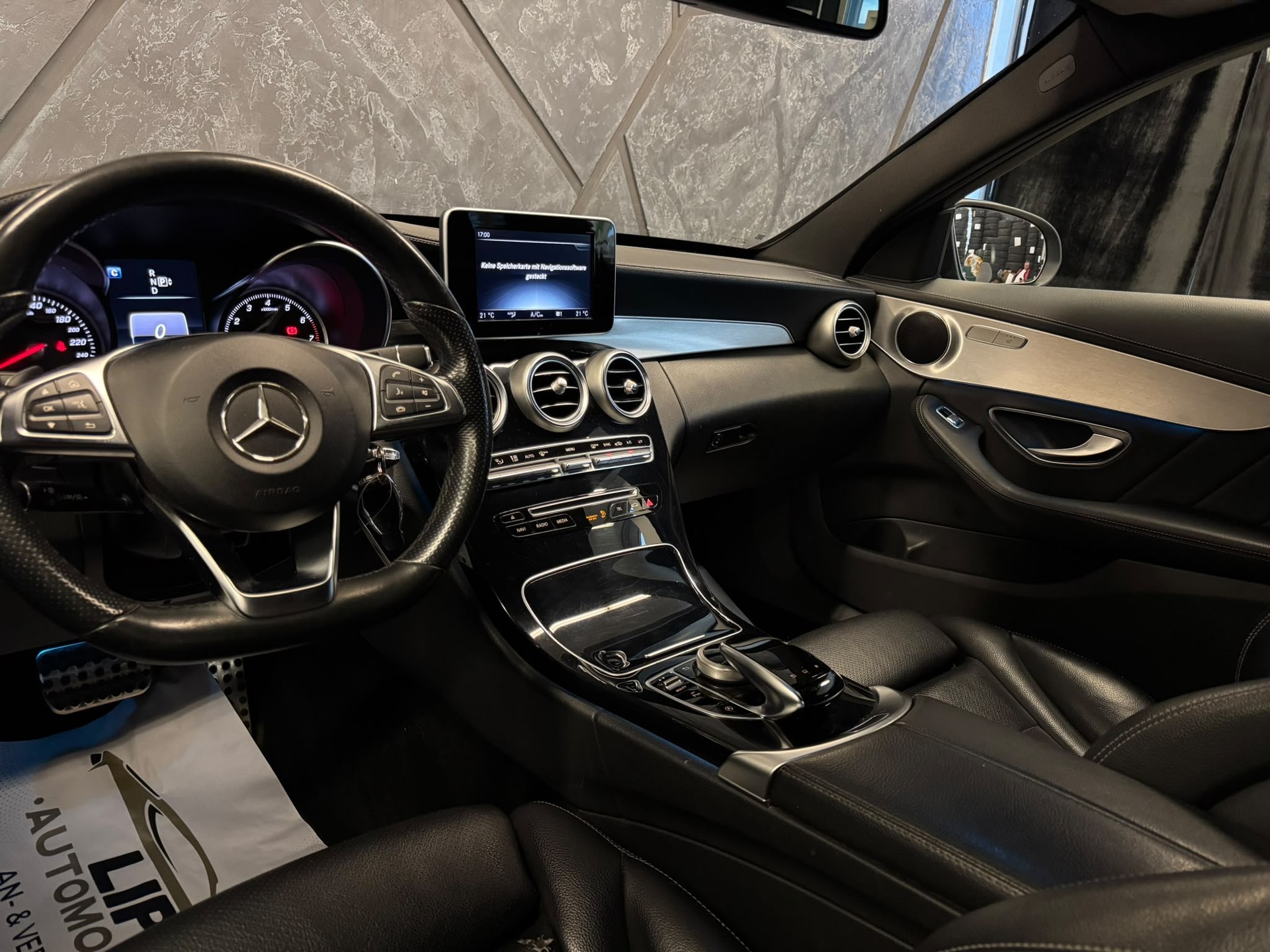 MERCEDES-BENZ C 250 AMG Line 7G-Tronic-image-10