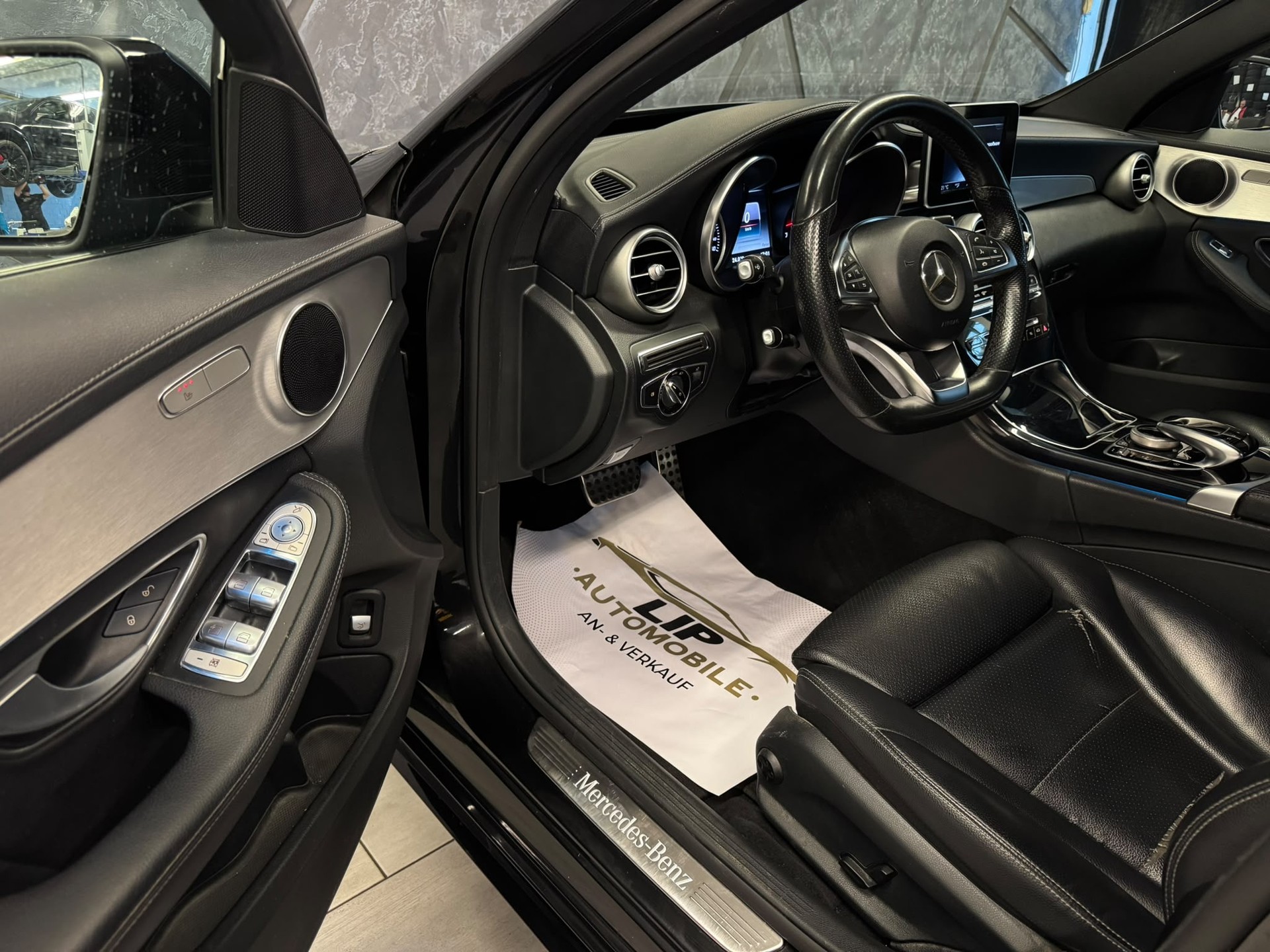 MERCEDES-BENZ C 250 AMG Line 7G-Tronic-image-11