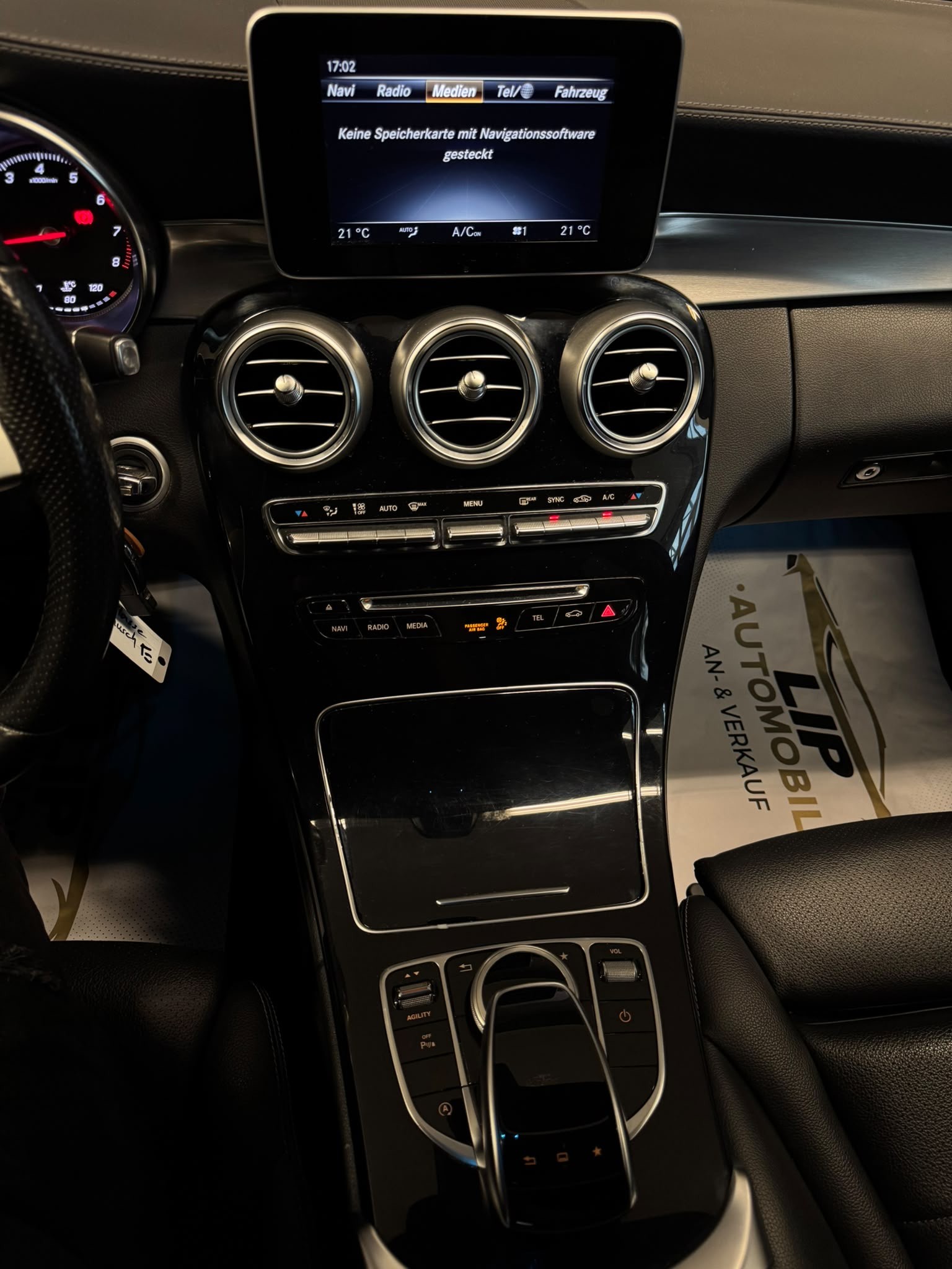 MERCEDES-BENZ C 250 AMG Line 7G-Tronic-image-9