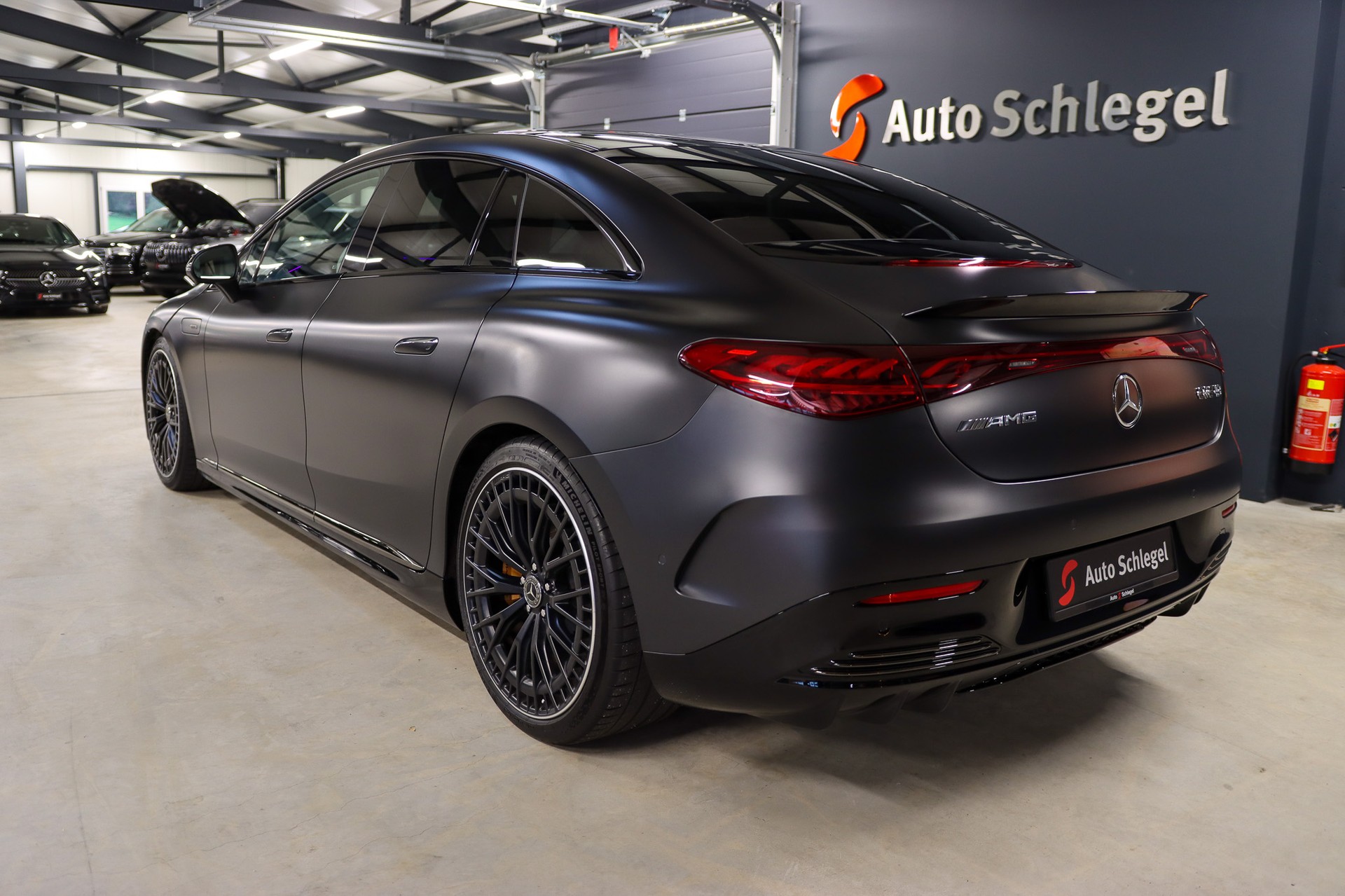 MERCEDES-BENZ EQE 43 AMG 4 Matic-image-3