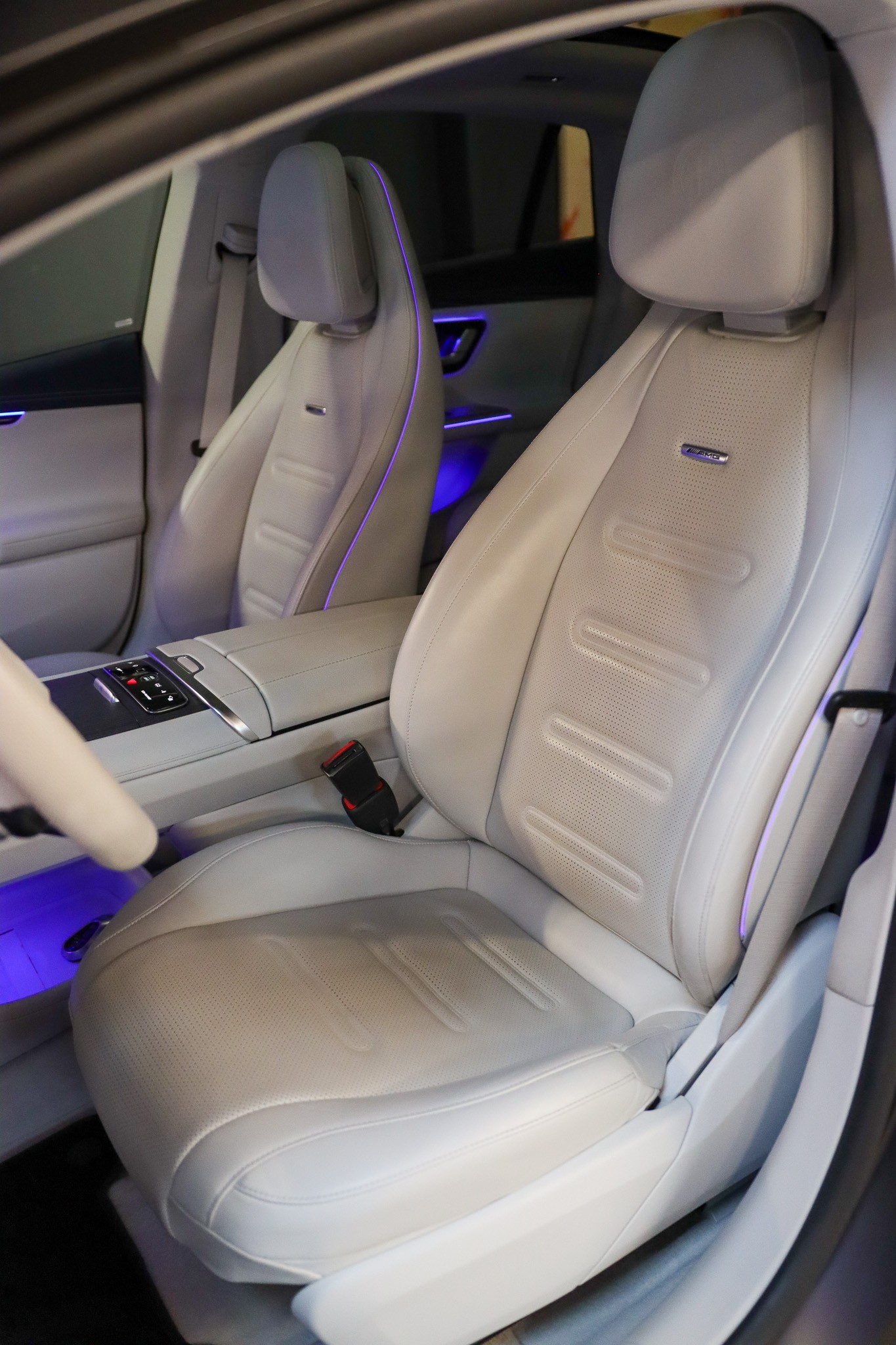 MERCEDES-BENZ EQE 43 AMG 4 Matic-image-13