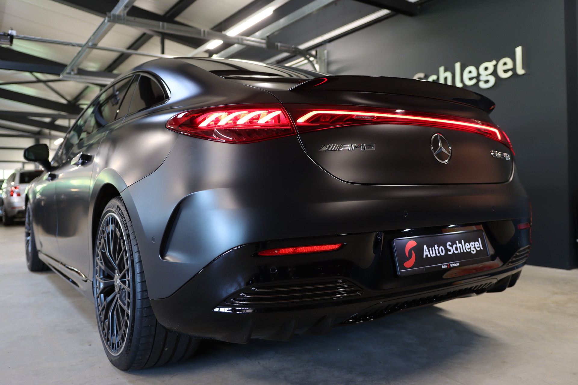 MERCEDES-BENZ EQE 43 AMG 4 Matic Executive Edition-image-8