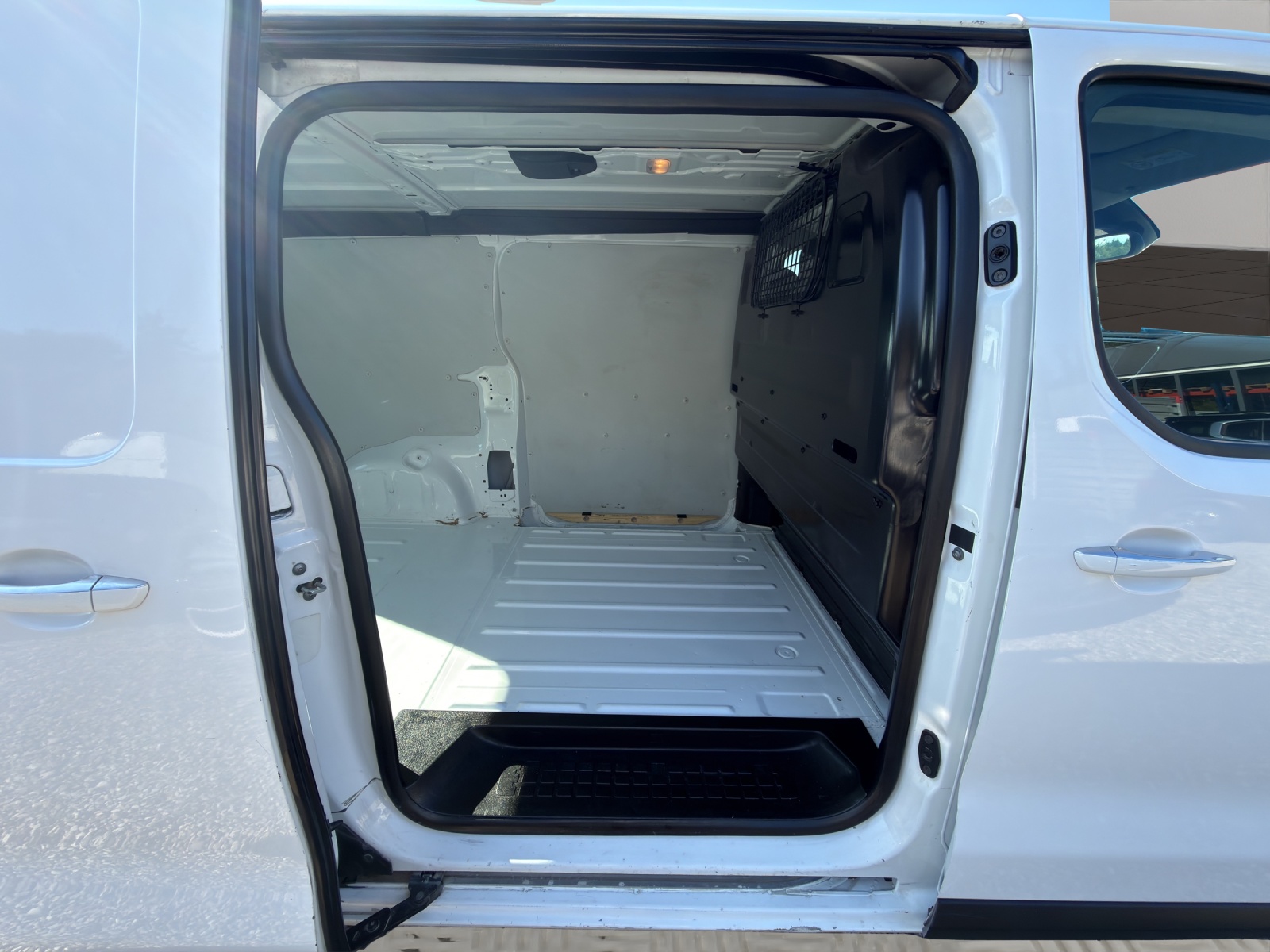 CITROEN Jumpy Kaw. XL 2.0 BlueHDi 180 Komfort S/S / Frisch ab MFK / Frisch ab Service / Pack TopRear Vision / Anhängerkupplung-image-15