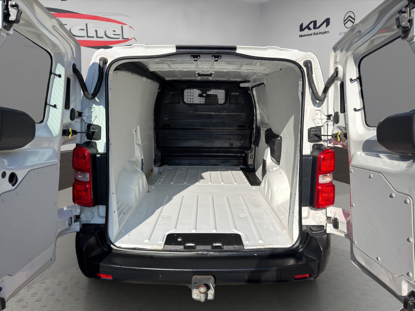 CITROEN Jumpy Kaw. XL 2.0 BlueHDi 180 Komfort S/S / Frisch ab MFK / Frisch ab Service / Pack TopRear Vision / Anhängerkupplung-image-8
