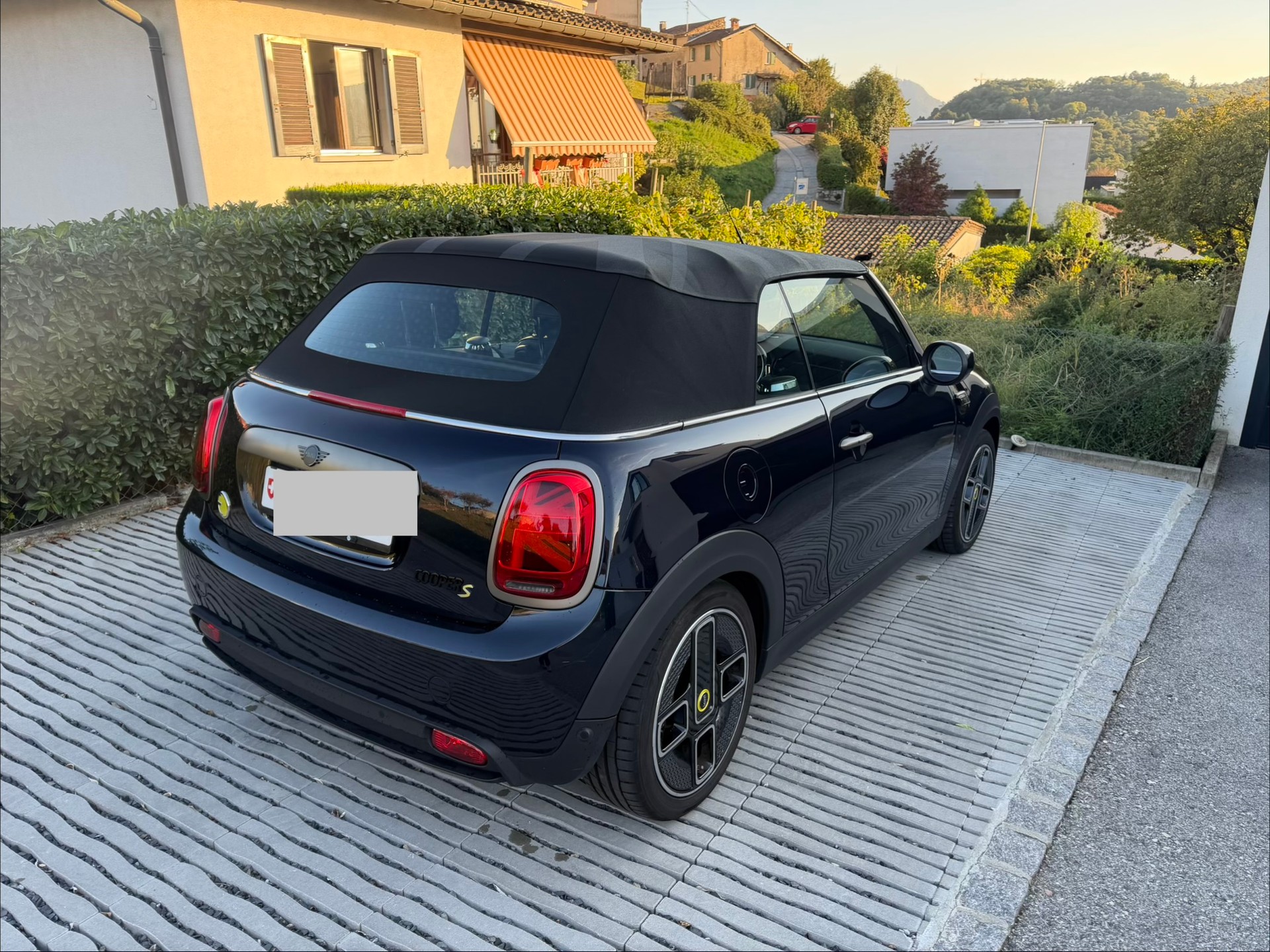 MINI Cooper SE-image-1