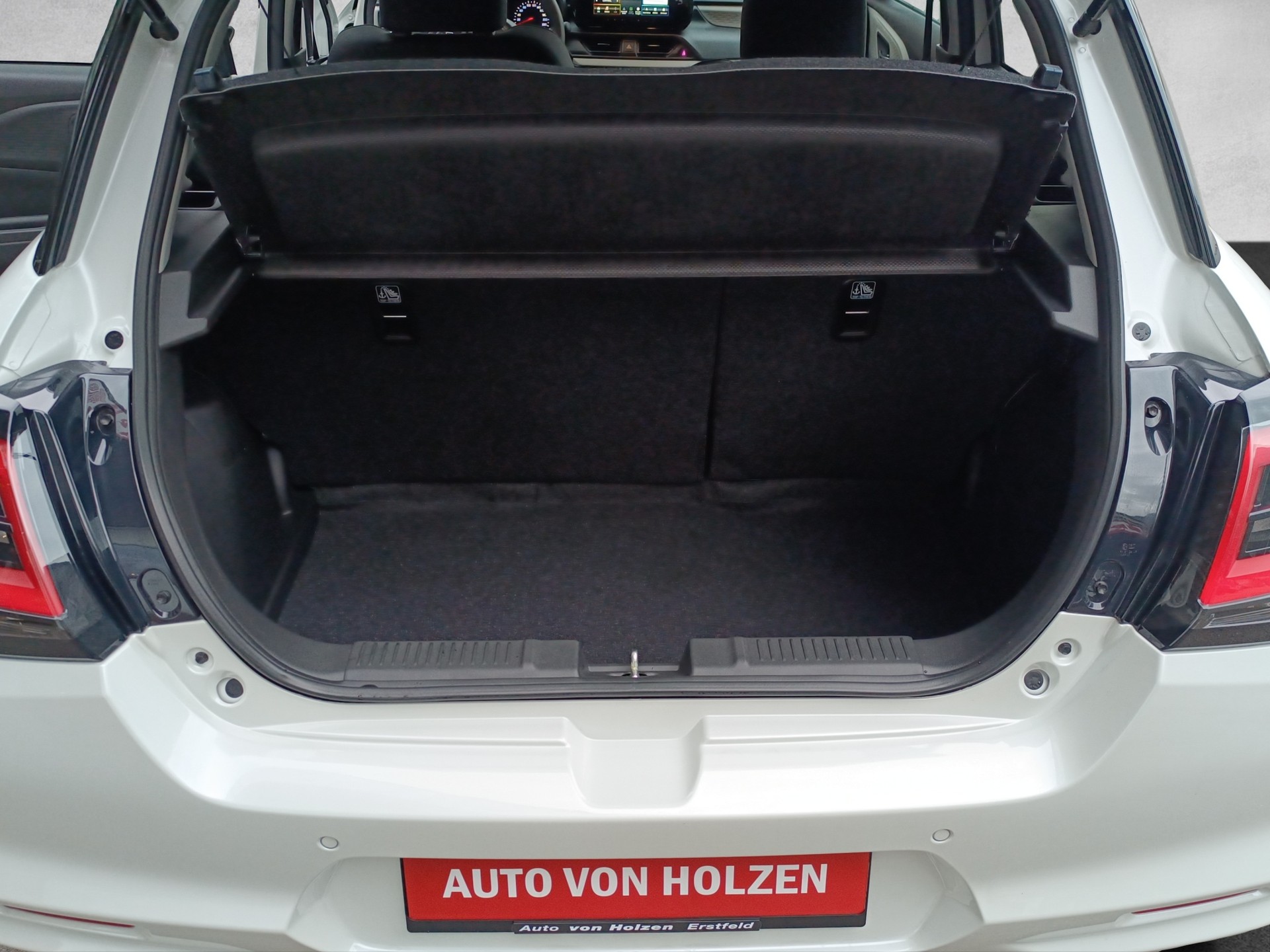 SUZUKI Swift 1.2 Compact Top Hybrid 4x4-image-11
