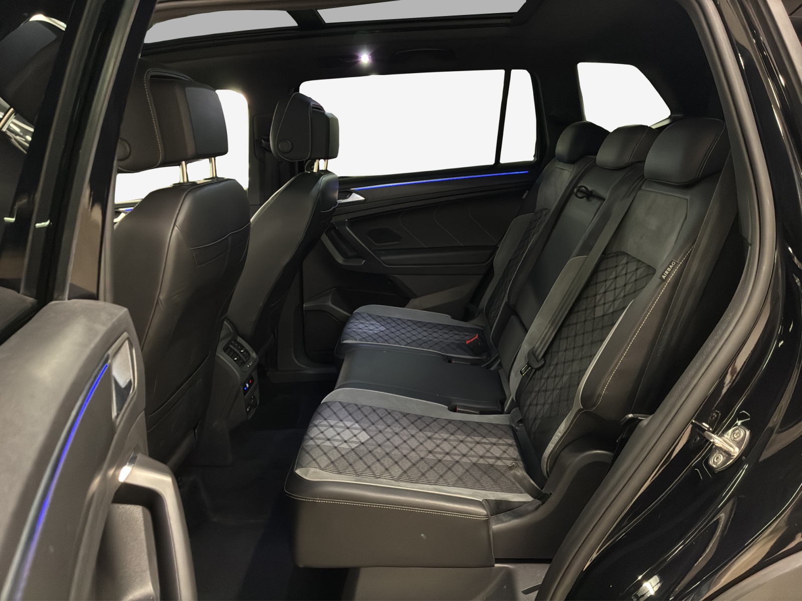 VW Tiguan Allspace 2.0TSI R-Line 4Motion DSG-image-11