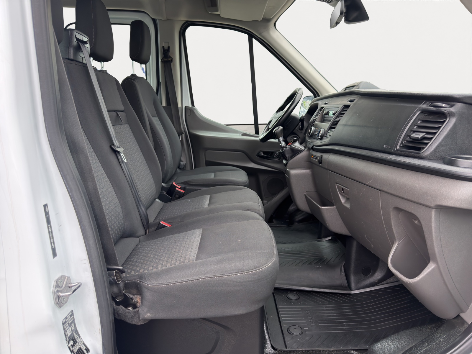 FORD Transit 350 L2 Basis 2.0 TDCi 130 FWD-image-14