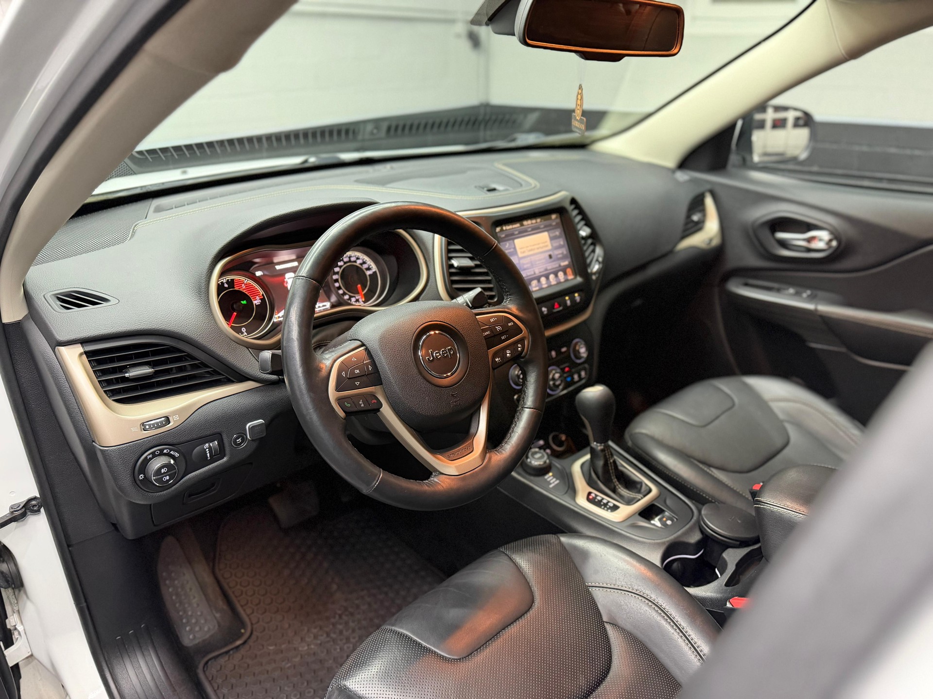 JEEP Cherokee 2.2TD Limited AWD 9ATX | CH-Auto | Rückfahrkamera | 4x4 | Dachreling | Sitzheizung&Sitzkühlung-image-14
