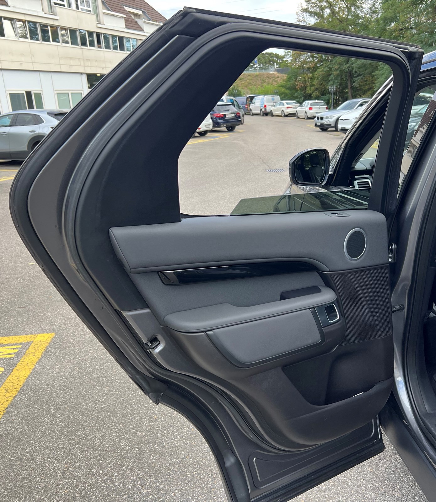 LAND ROVER Discovery 2.0 SD4 SE Automatic-image-12