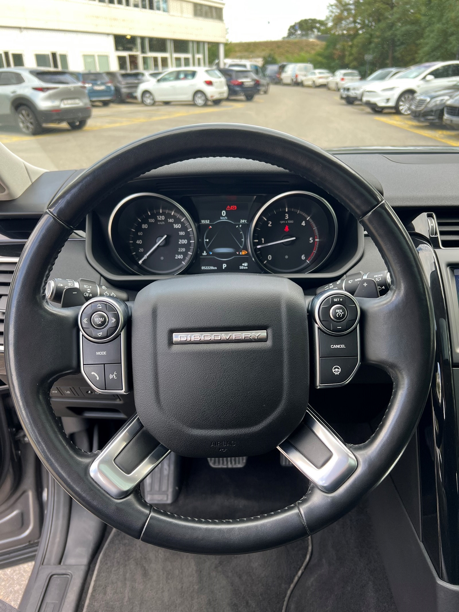 LAND ROVER Discovery 2.0 SD4 SE Automatic-image-16