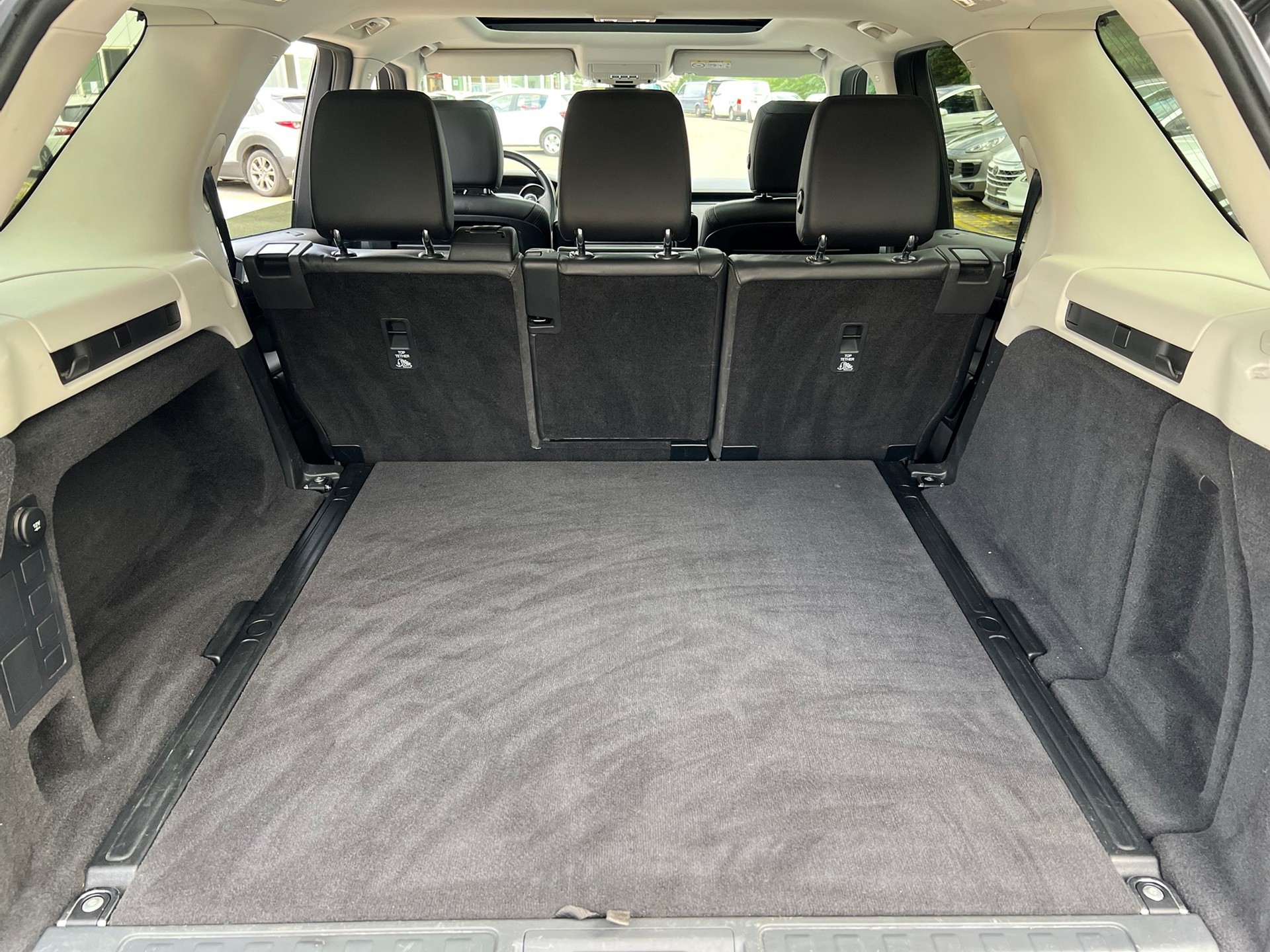 LAND ROVER Discovery 2.0 SD4 SE Automatic-image-14