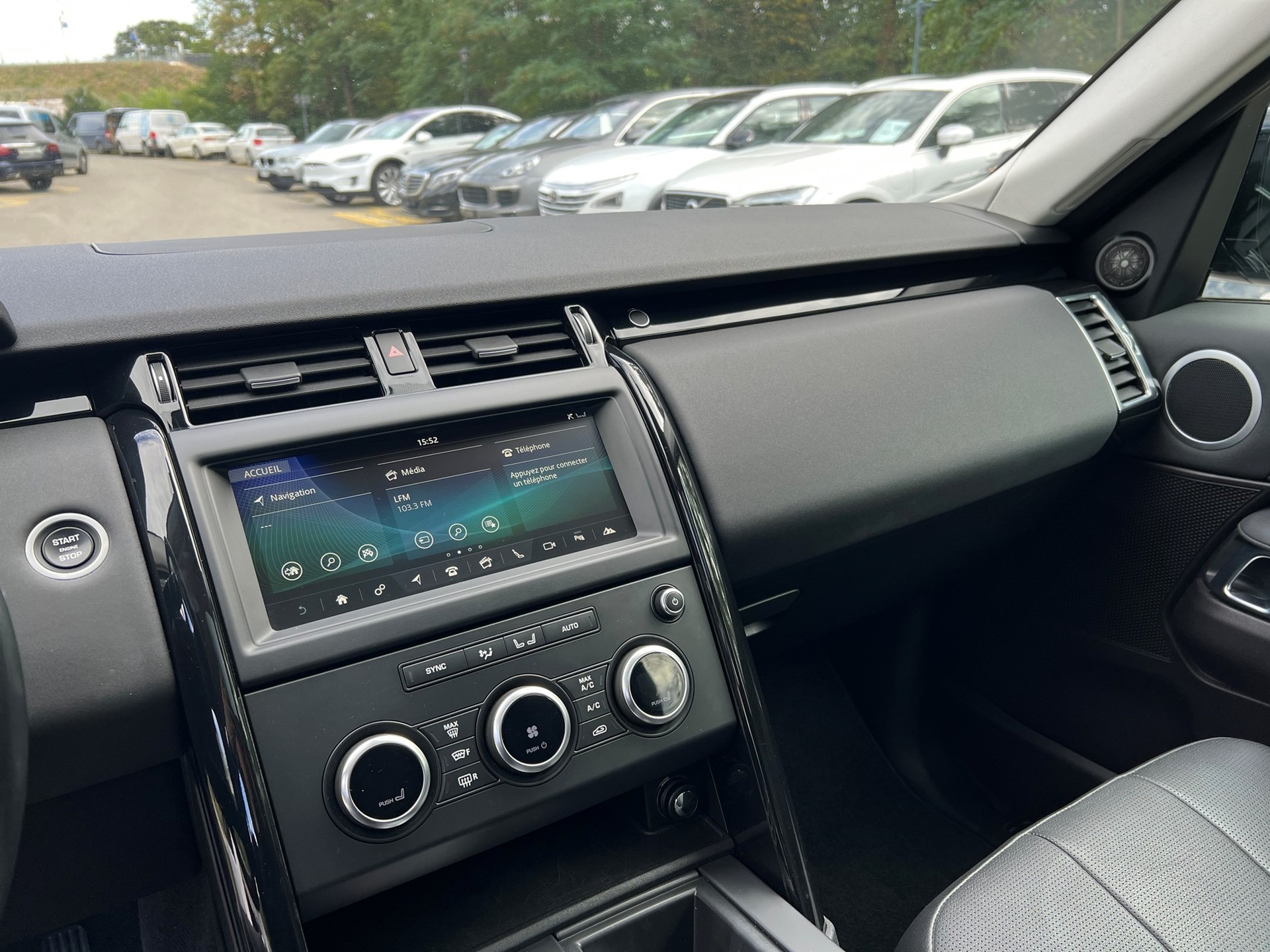 LAND ROVER Discovery 2.0 SD4 SE Automatic-image-17