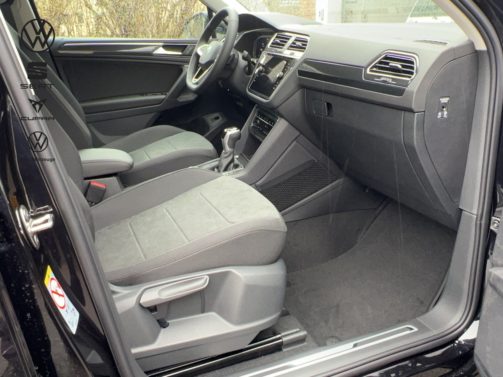 VW Tiguan 2.0 TDI SCR Elegance 4Motion DSG-image-10
