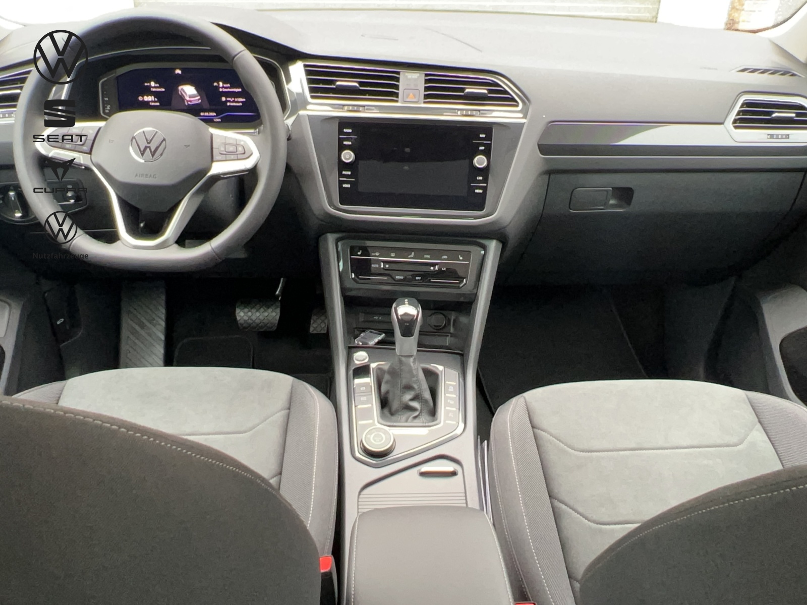 VW Tiguan 2.0 TDI SCR Elegance 4Motion DSG-image-8
