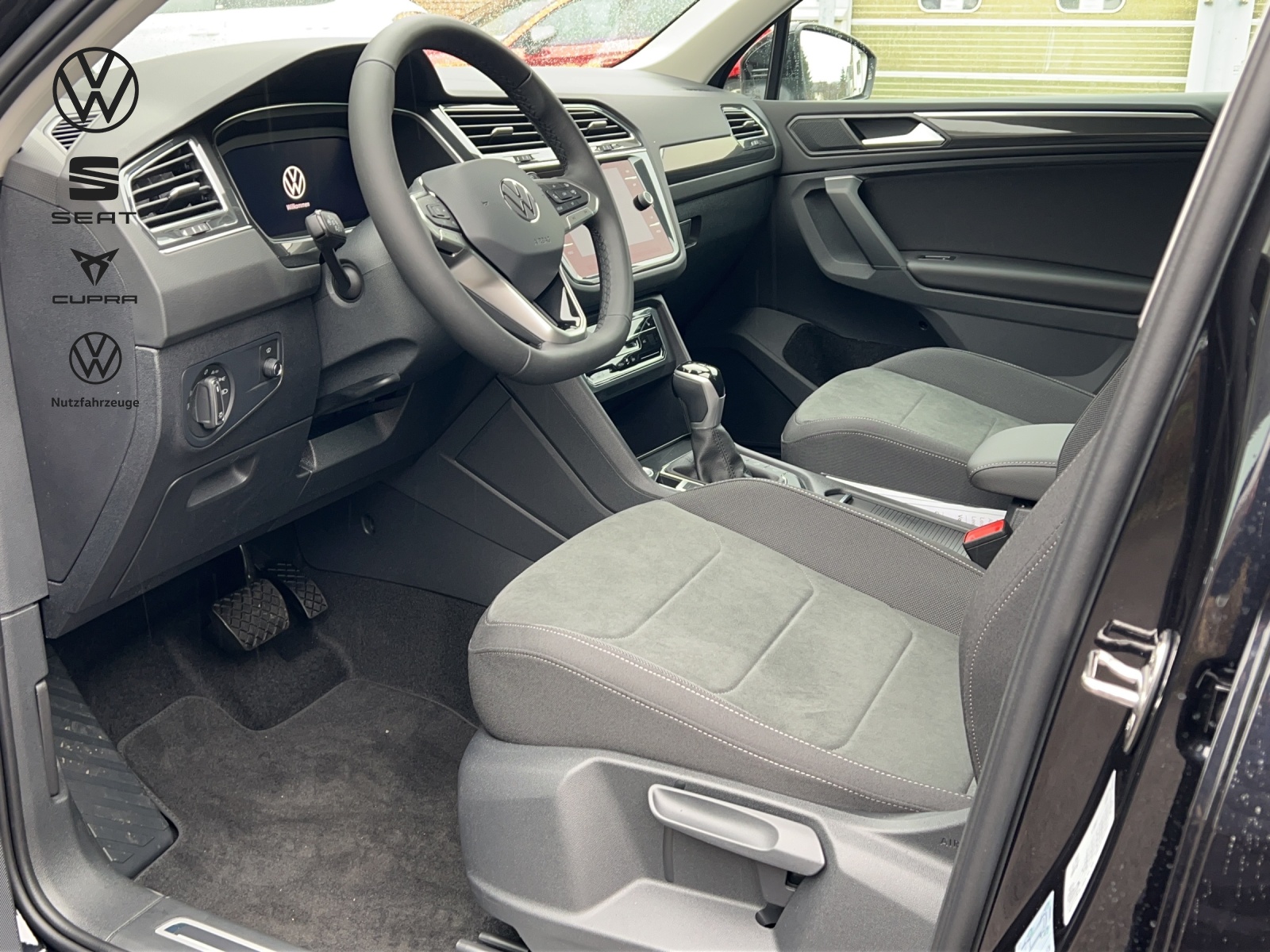 VW Tiguan 2.0 TDI SCR Elegance 4Motion DSG-image-4
