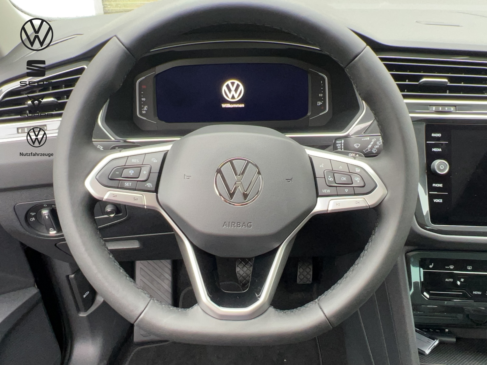 VW Tiguan 2.0 TDI SCR Elegance 4Motion DSG-image-5