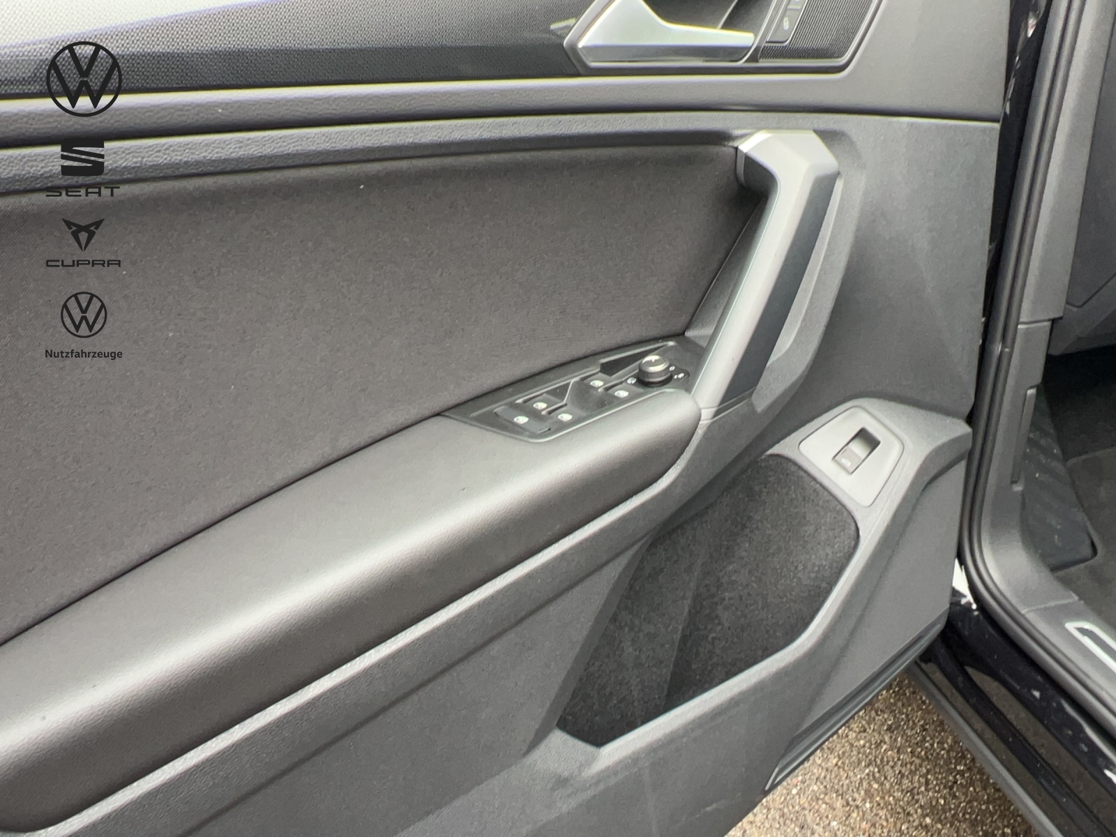VW Tiguan 2.0 TDI SCR Elegance 4Motion DSG-image-7