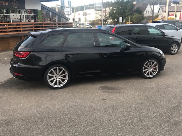 SEAT Leon ST 2.0 TSI Cupra 300 4 Drive DSG-image-1