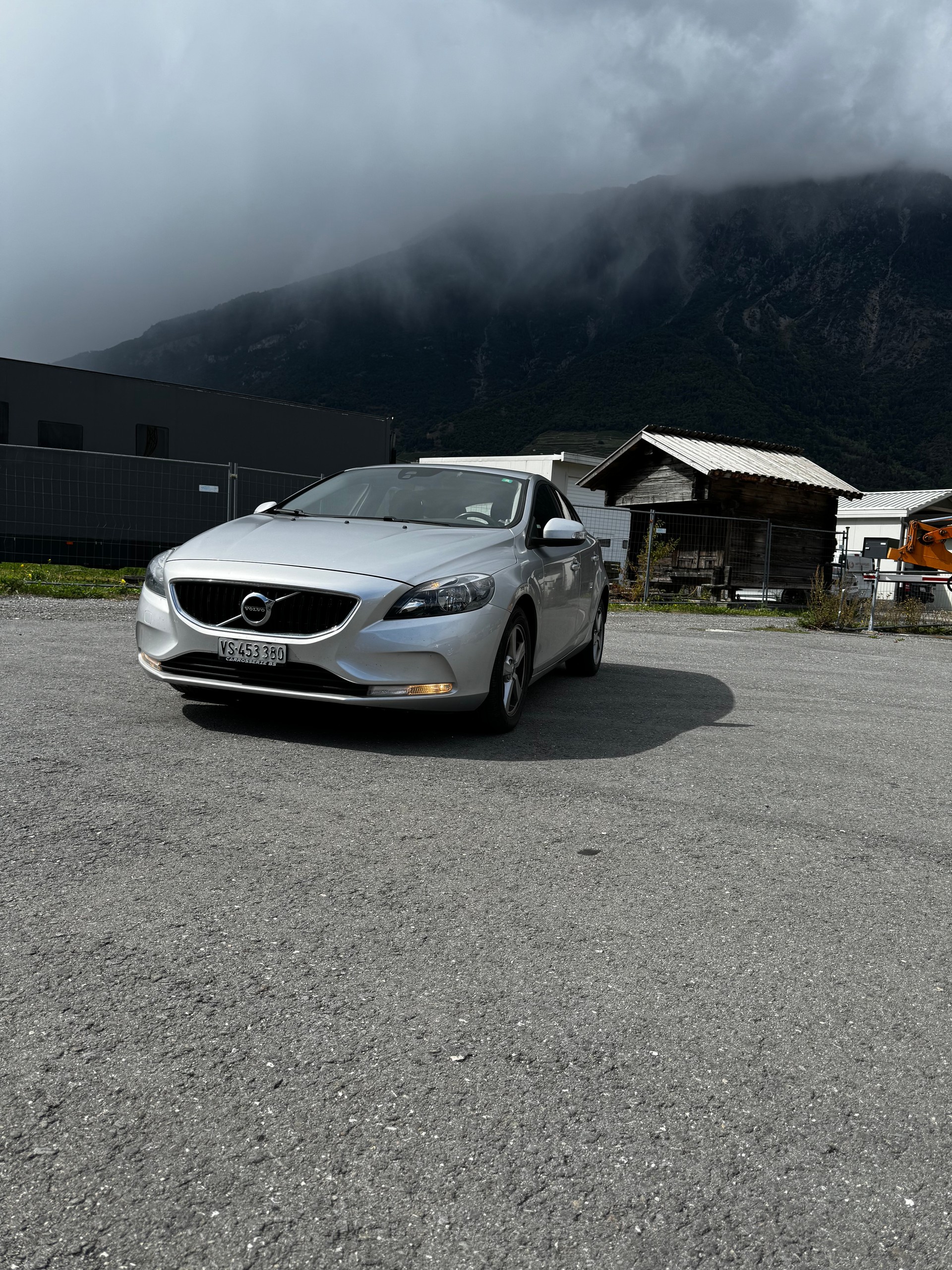 VOLVO V40 D2 Inscription-image-0