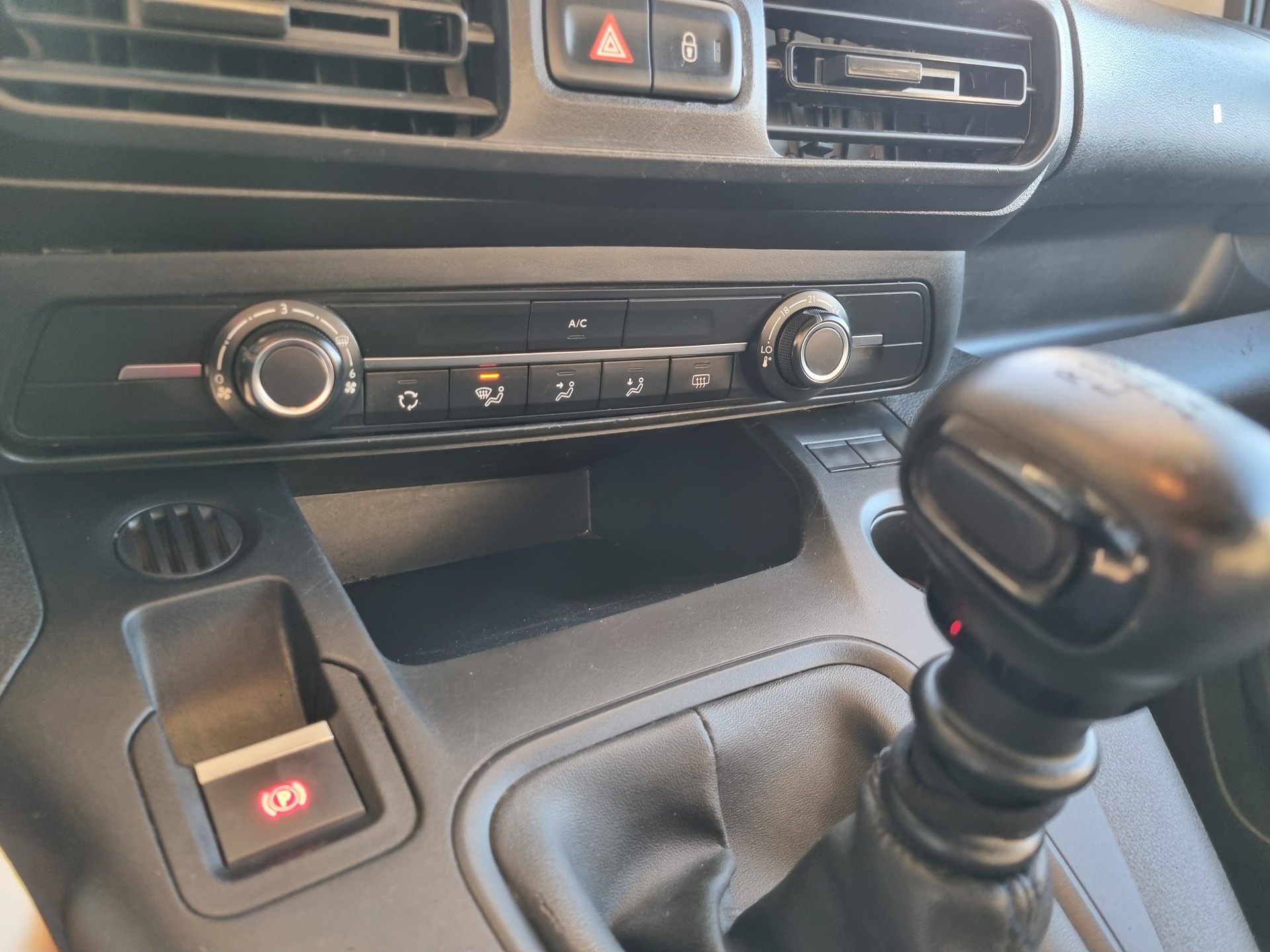 OPEL Combo 1.2 Cargo Essentia start/stop-image-9