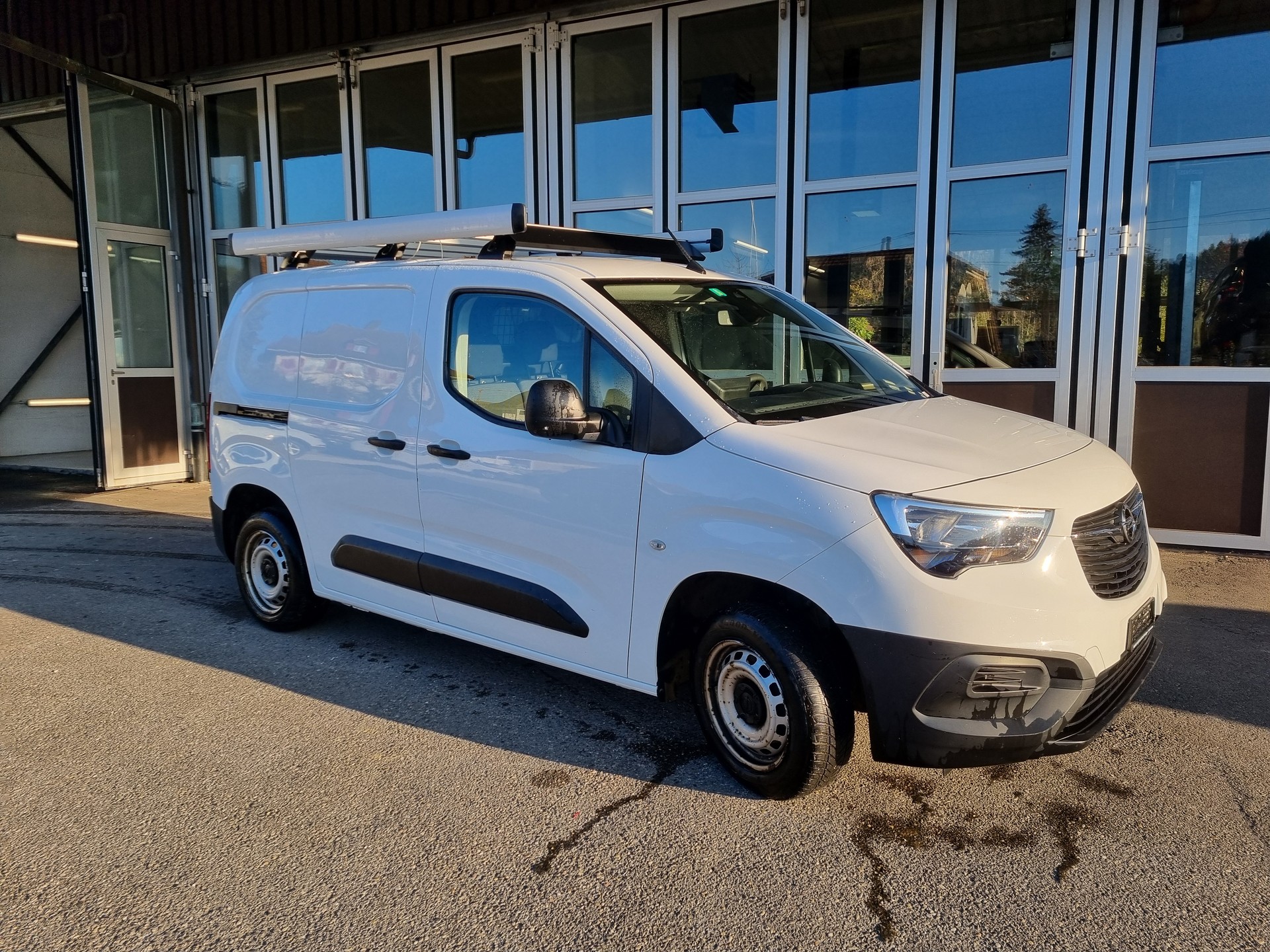OPEL Combo 1.2 Cargo Essentia start/stop-image-1