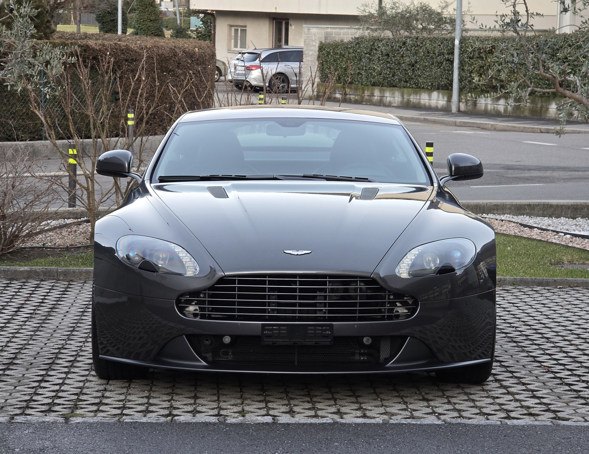 ASTON MARTIN V8 Vantage 4.7 Sportshift-showroom-element-2