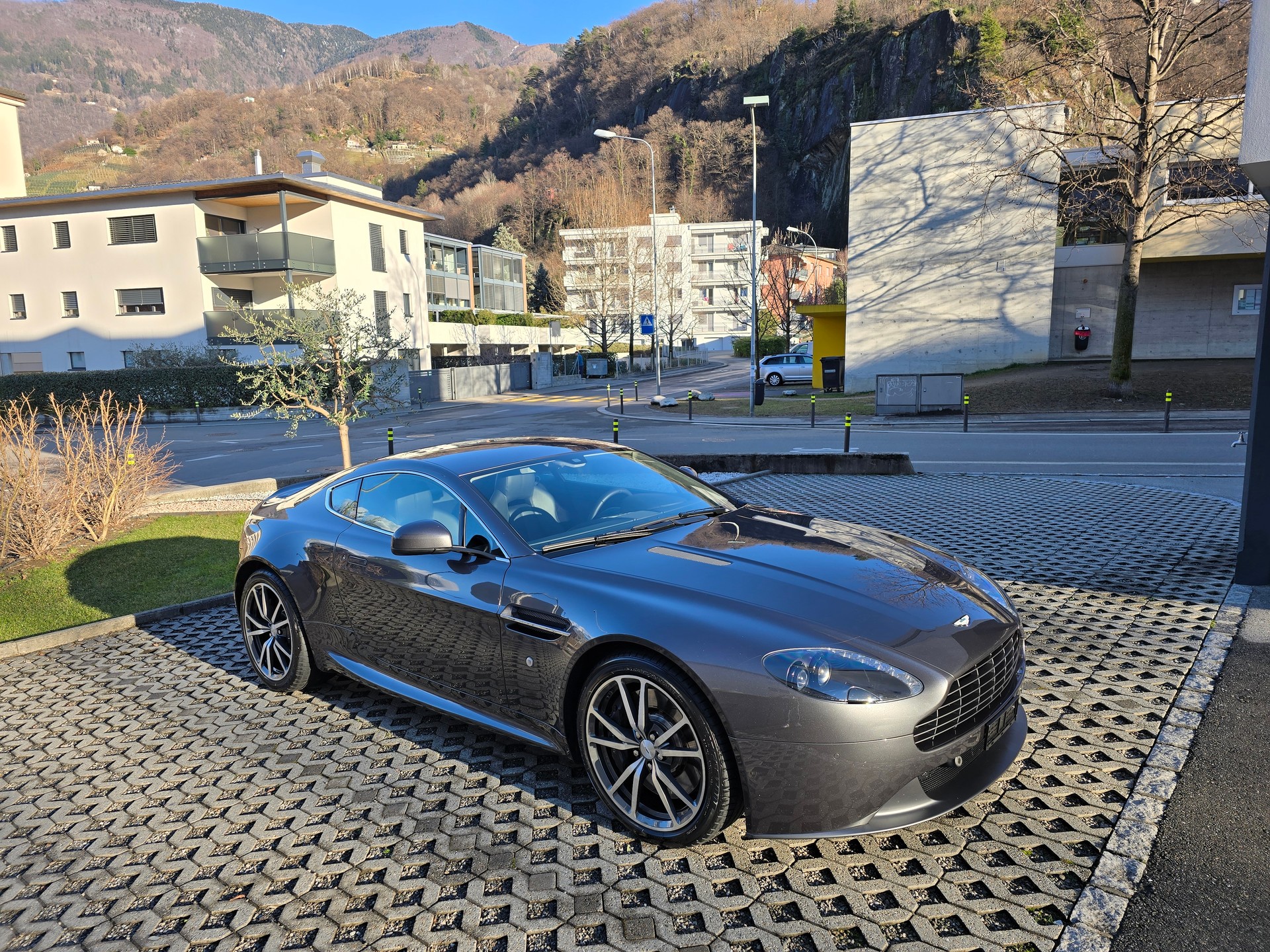 ASTON MARTIN V8 Vantage 4.7 Sportshift-image-7