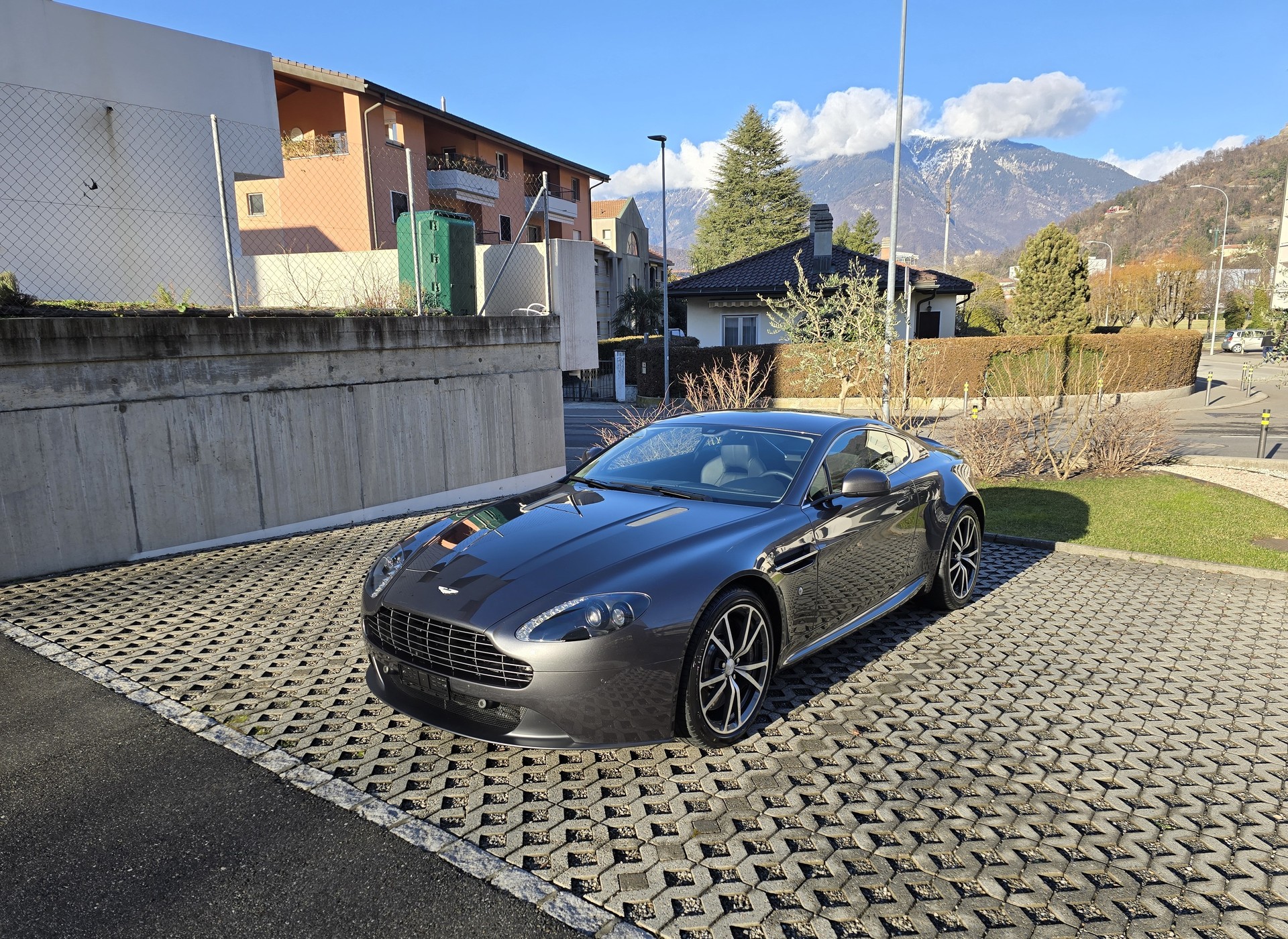 ASTON MARTIN V8 Vantage 4.7 Sportshift-image-8