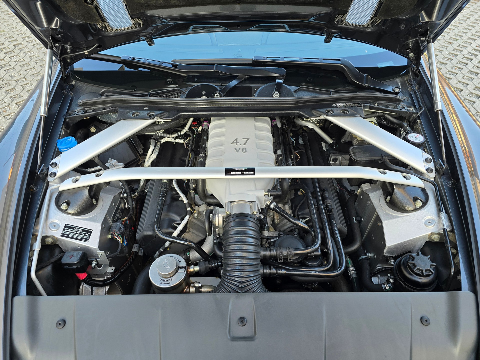 ASTON MARTIN V8 Vantage 4.7 Sportshift-image-13