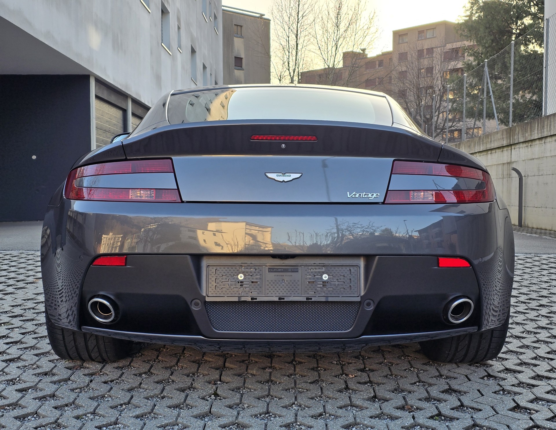 ASTON MARTIN V8 Vantage 4.7 Sportshift-image-15