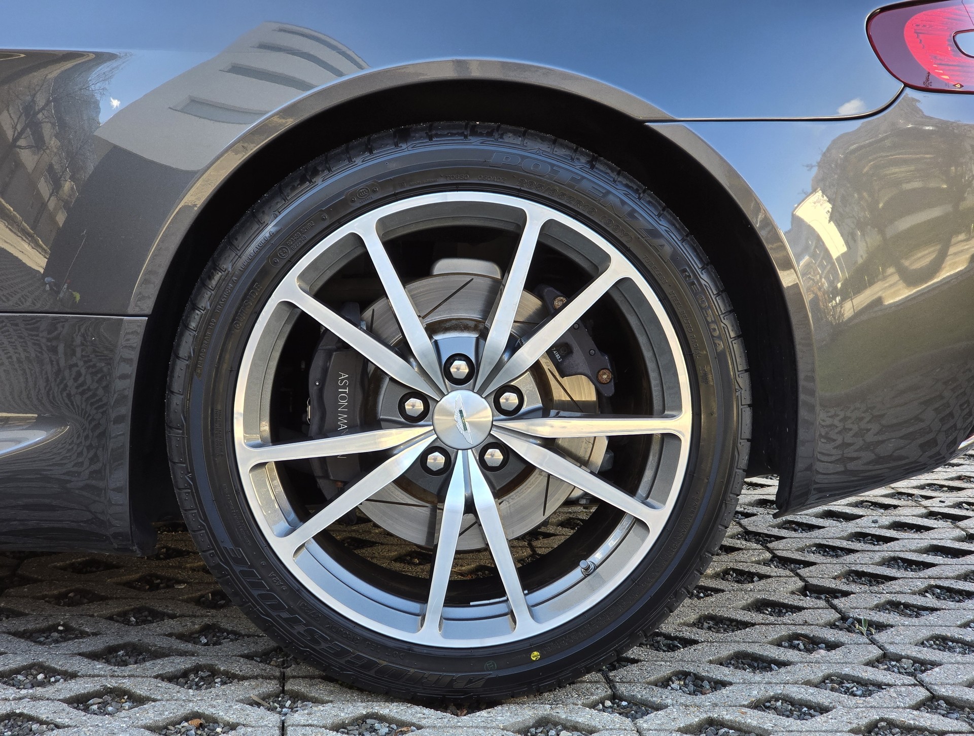 ASTON MARTIN V8 Vantage 4.7 Sportshift-image-11
