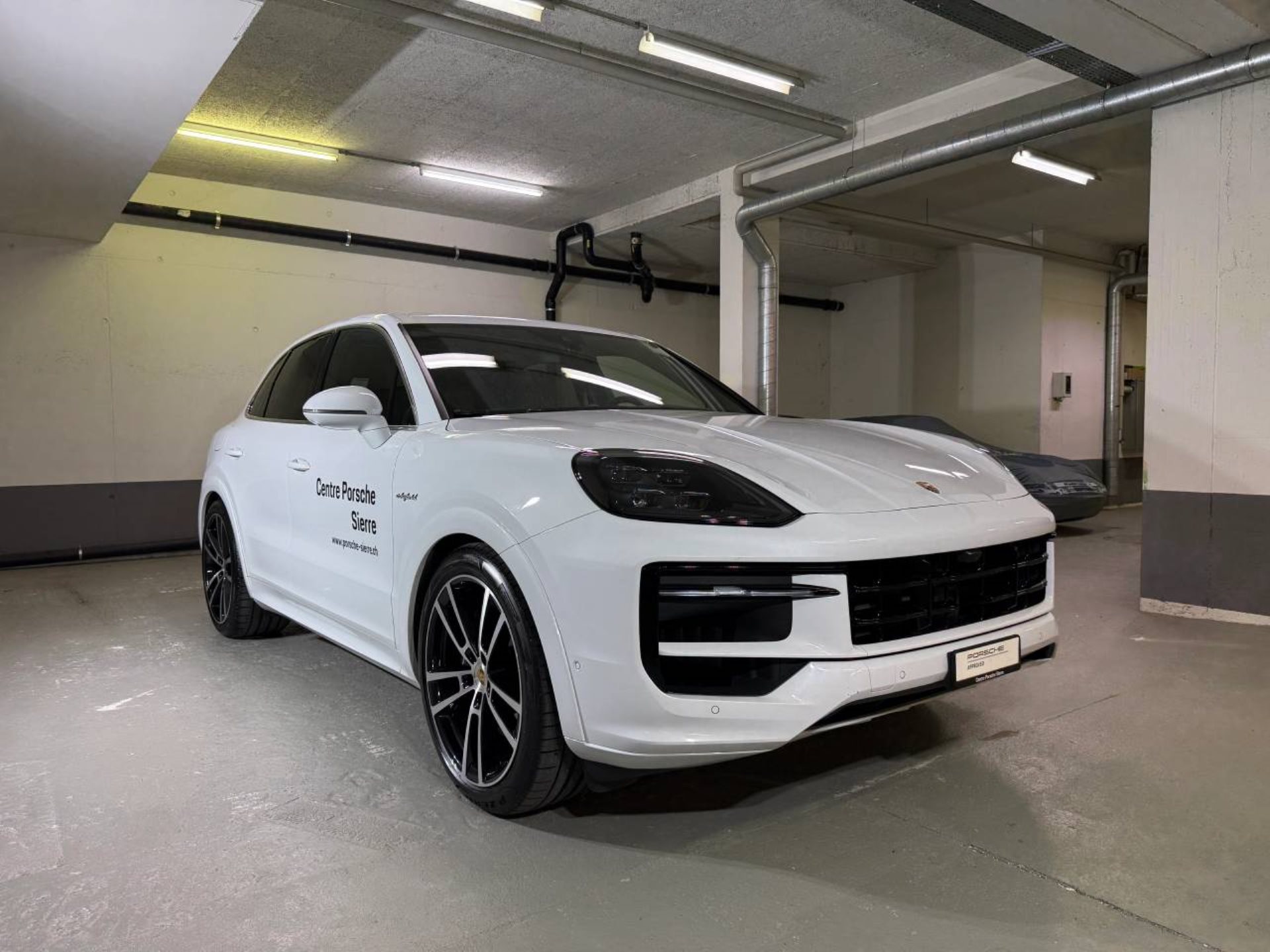 PORSCHE Cayenne E-Hybrid (MY24)-image-7