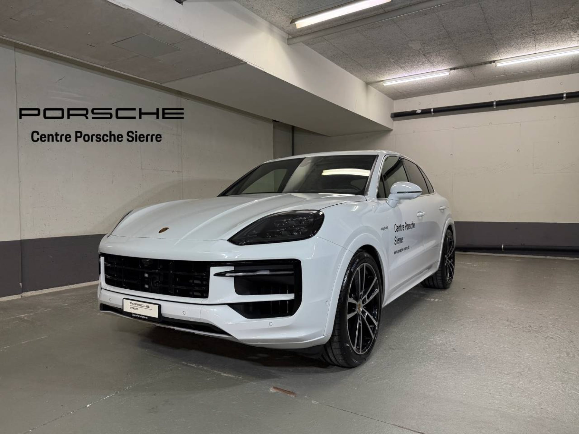 PORSCHE Cayenne E-Hybrid (MY24)-image-0