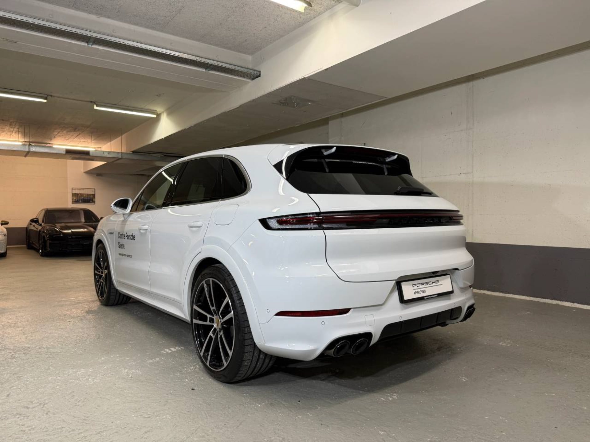 PORSCHE Cayenne E-Hybrid (MY24)-image-2