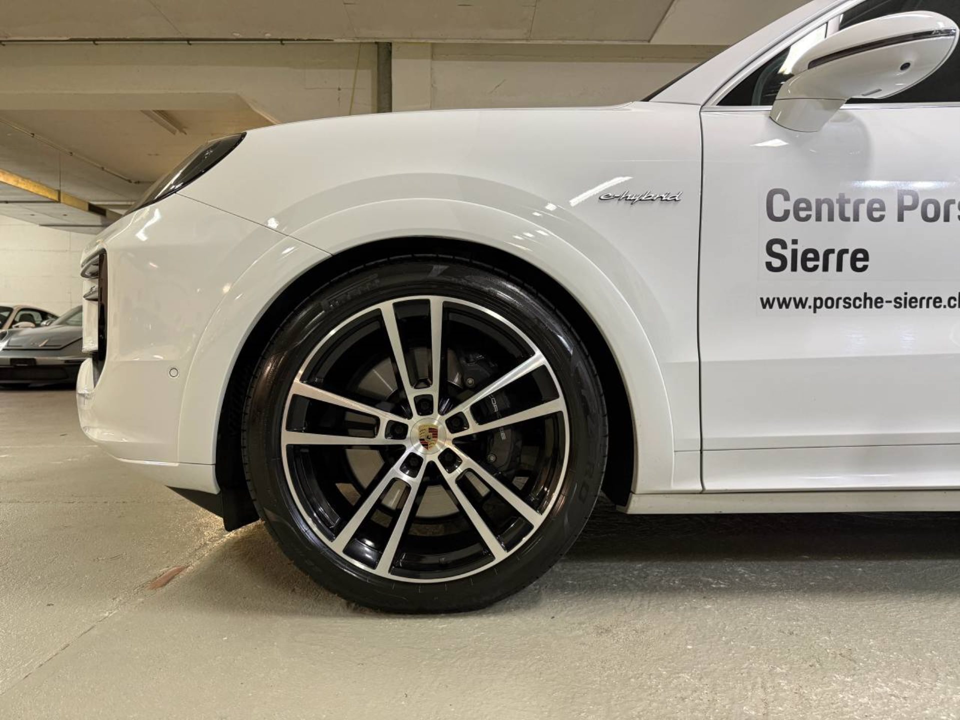 PORSCHE Cayenne E-Hybrid (MY24)-image-9